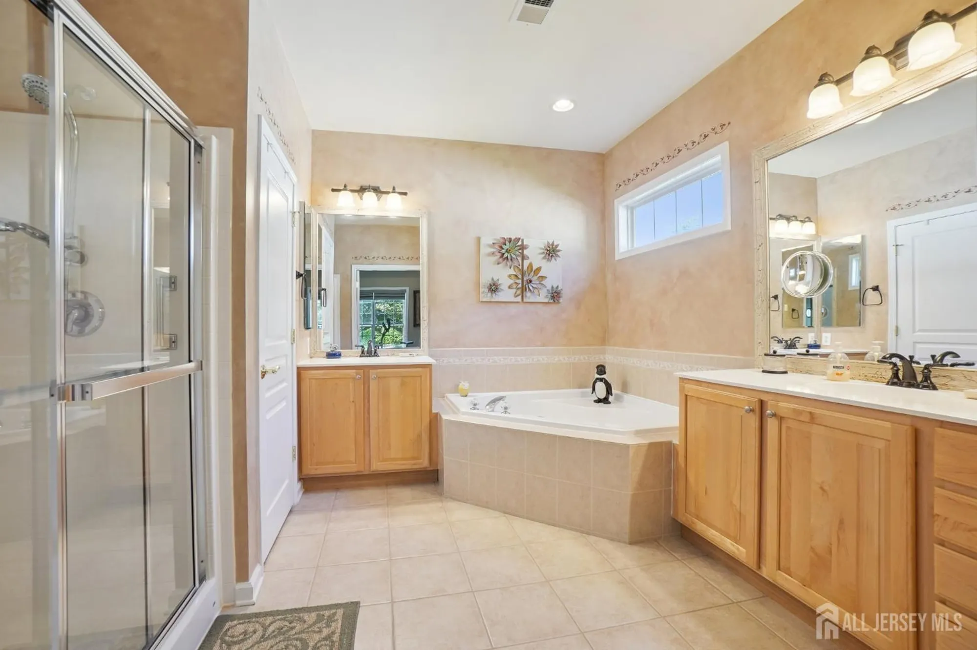 Property Slideshow image 28 of 48 | 318 biltmore ln, Somerset, NJ, 08873