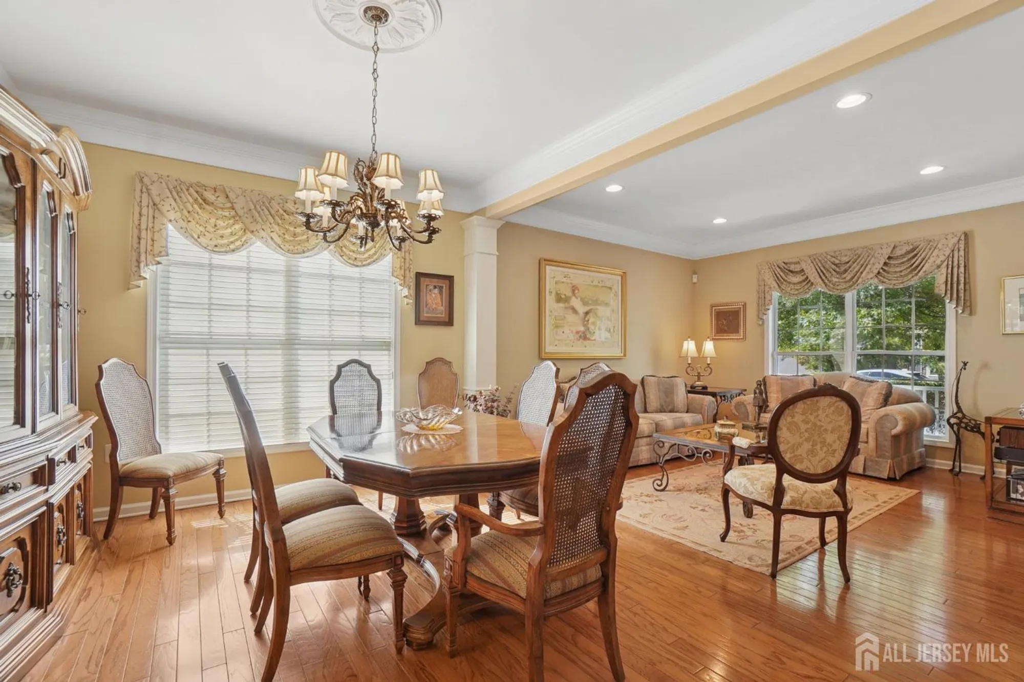 Property Slideshow image 11 of 48 | 318 biltmore ln, Somerset, NJ, 08873