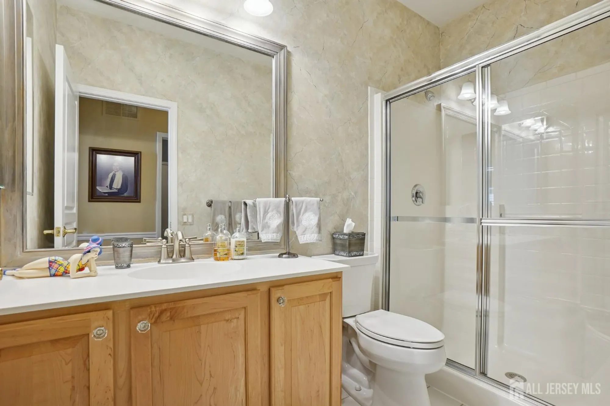 Property Slideshow image 30 of 48 | 318 biltmore ln, Somerset, NJ, 08873