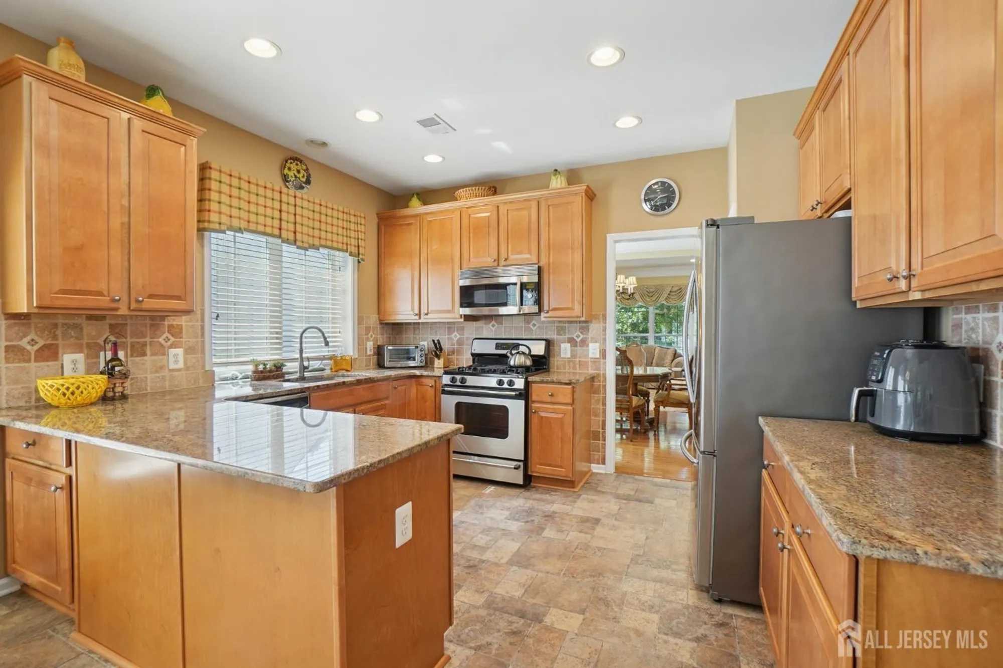 Property Slideshow image 15 of 48 | 318 biltmore ln, Somerset, NJ, 08873