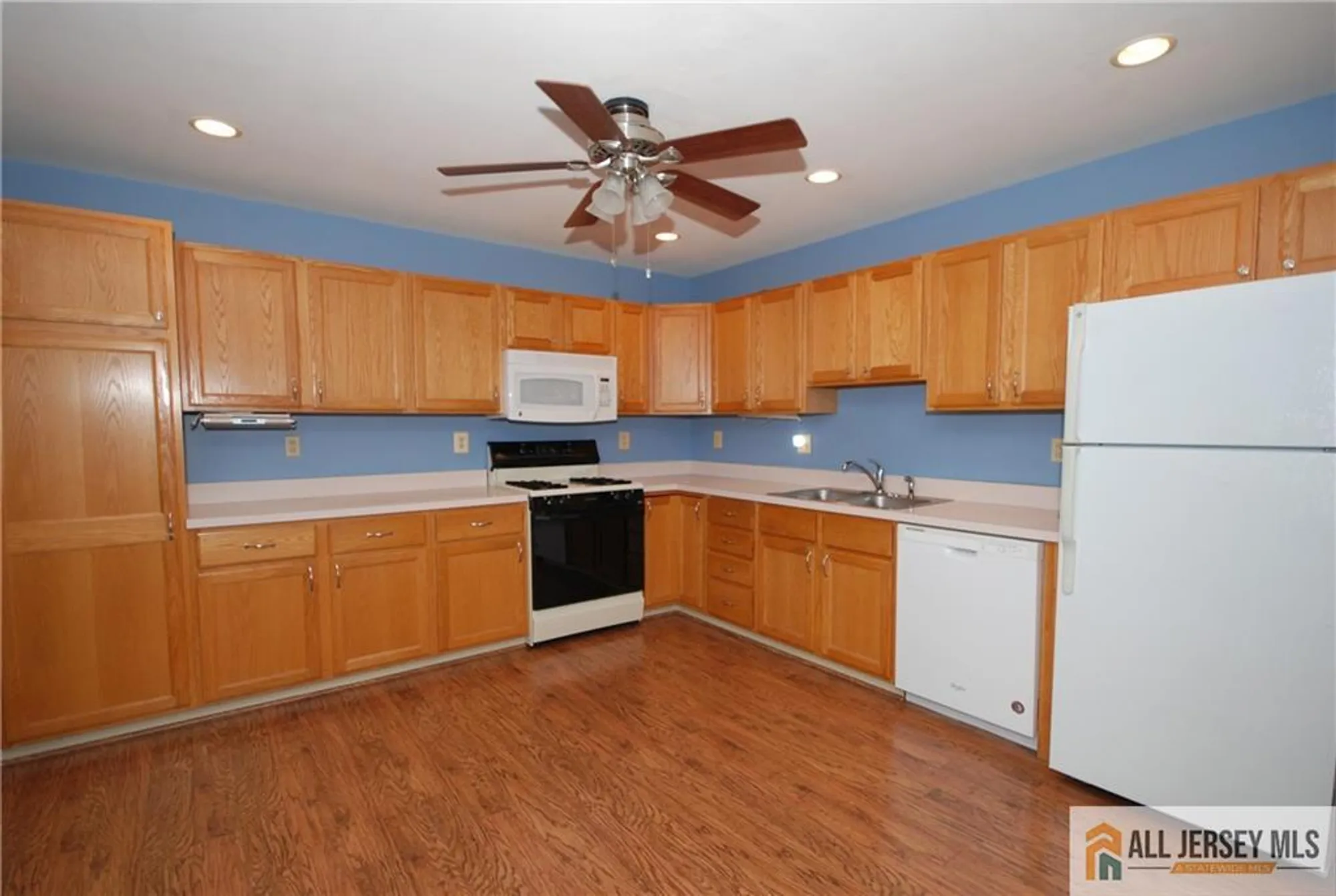 Property Slideshow image 12 of 29 | 284 mockingbird dr # 284, Monroe, NJ, 08831