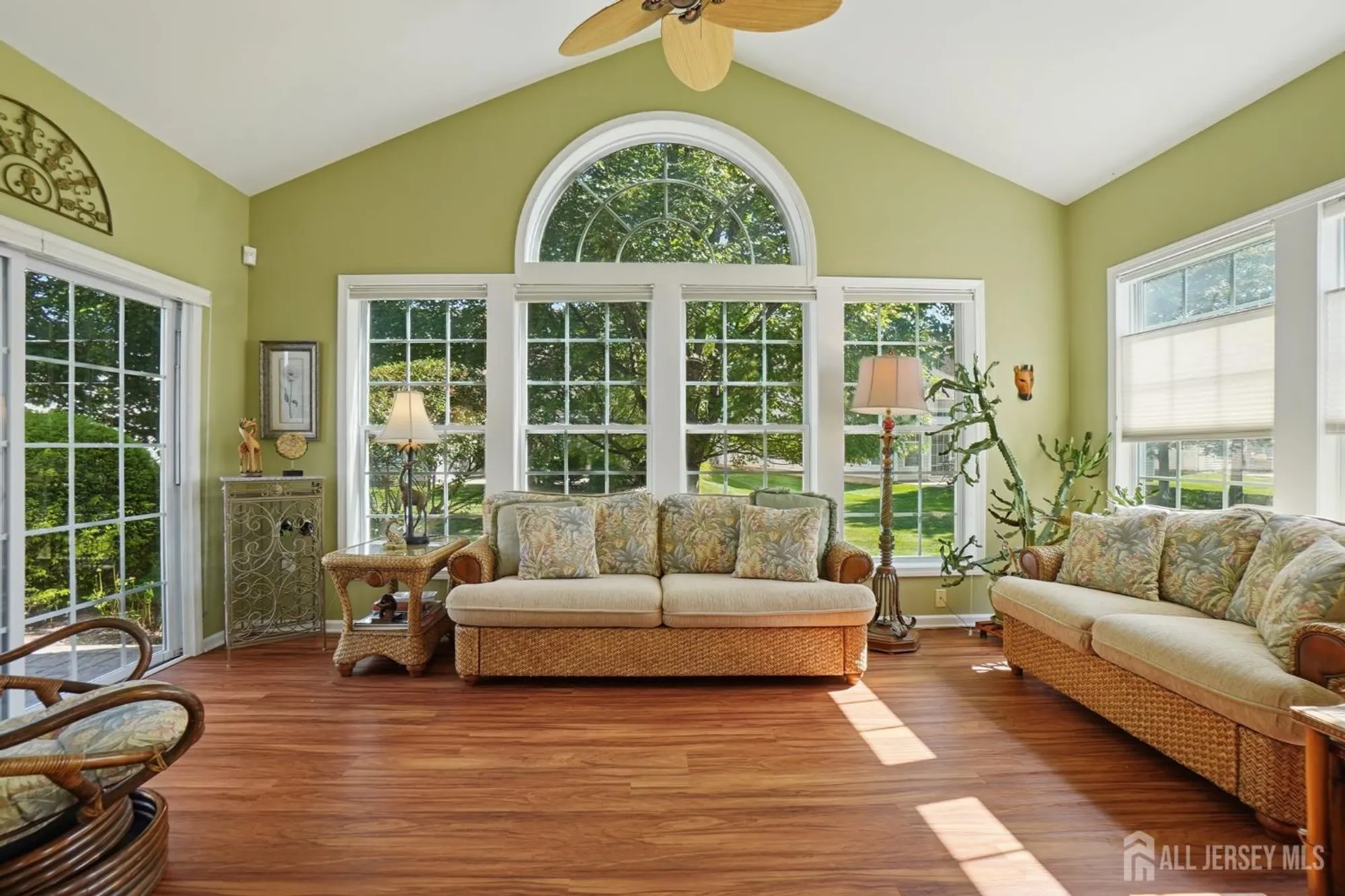 Property Slideshow image 23 of 48 | 318 biltmore ln, Somerset, NJ, 08873