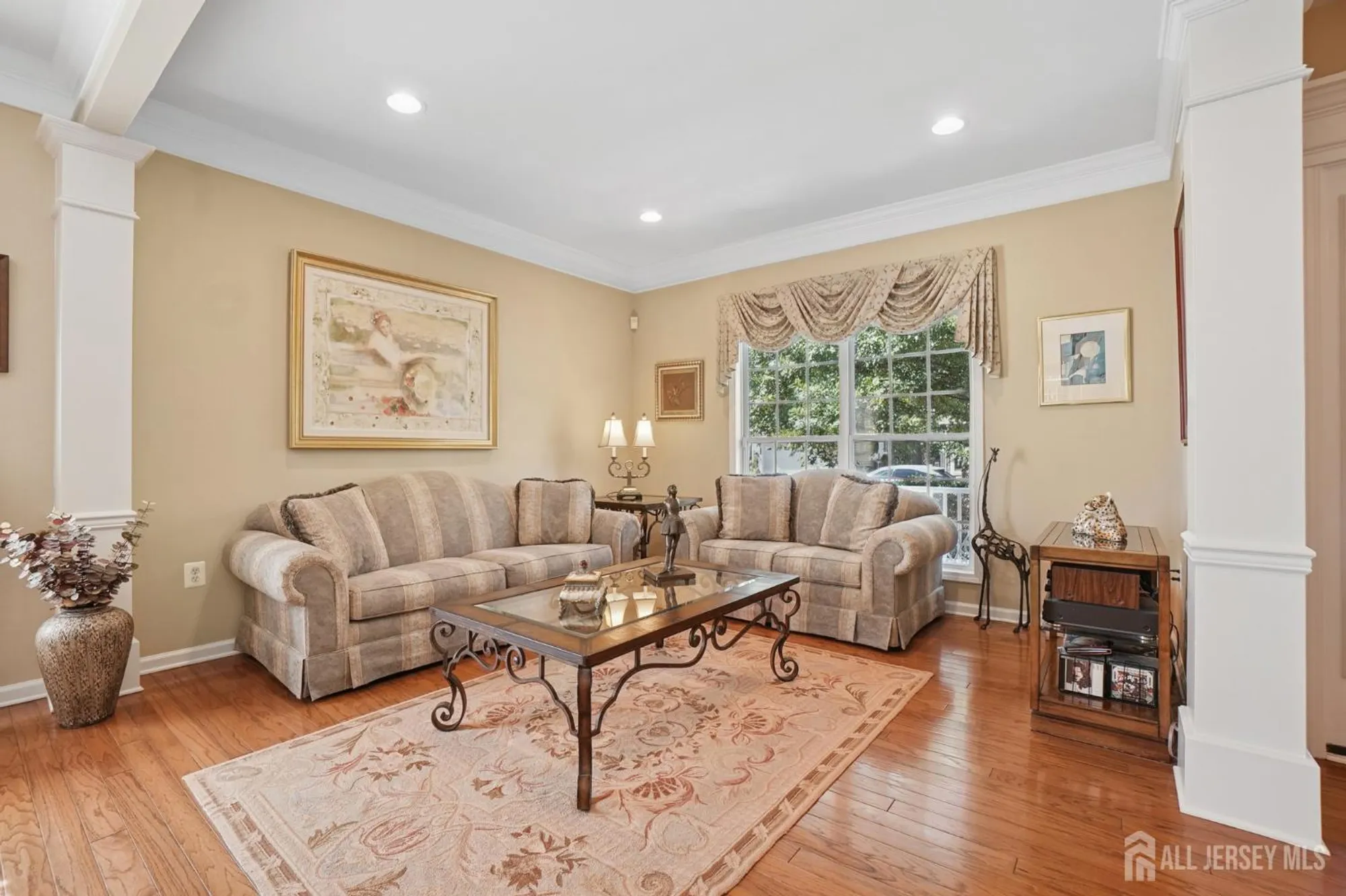 Property Slideshow image 8 of 48 | 318 biltmore ln, Somerset, NJ, 08873