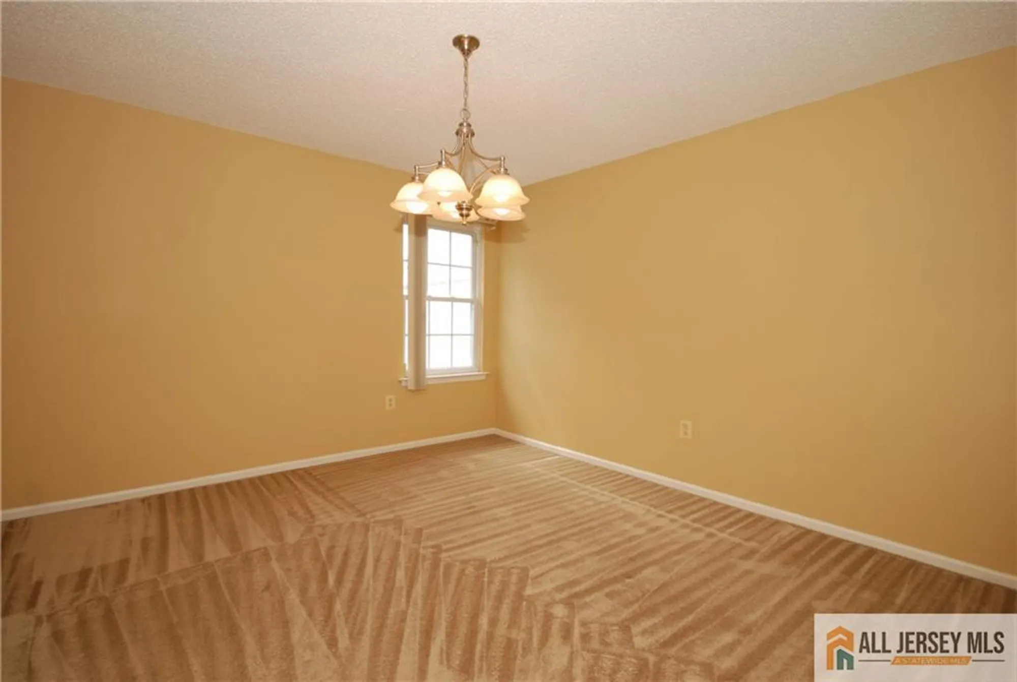 Property Slideshow image 8 of 29 | 284 mockingbird dr # 284, Monroe, NJ, 08831