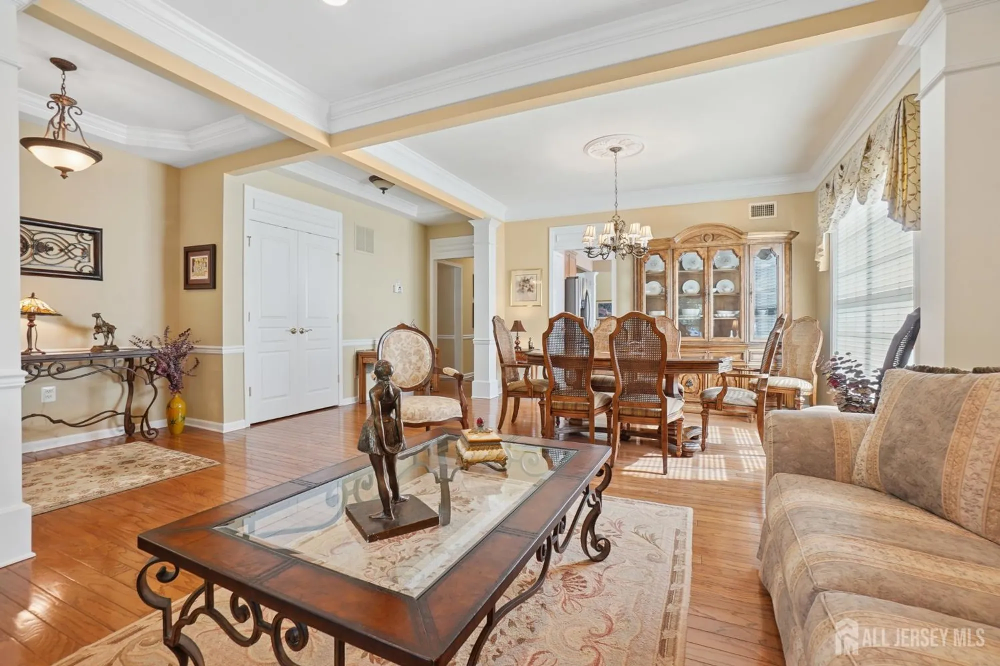 Property Slideshow image 9 of 48 | 318 biltmore ln, Somerset, NJ, 08873