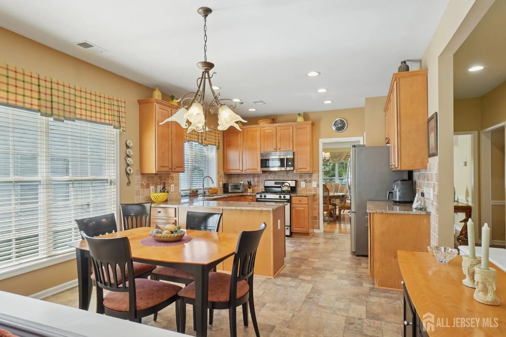 Property Slideshow image 16 of 48 | 318 biltmore ln, Somerset, NJ, 08873