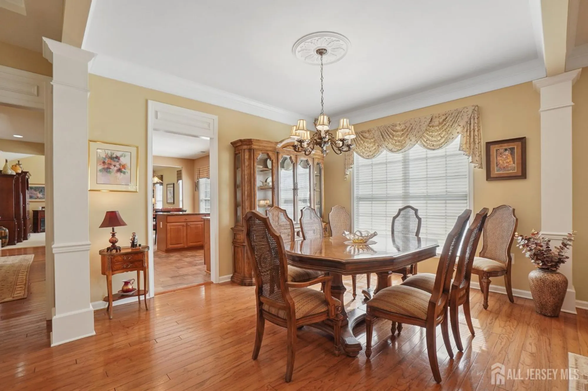 Property Slideshow image 10 of 48 | 318 biltmore ln, Somerset, NJ, 08873