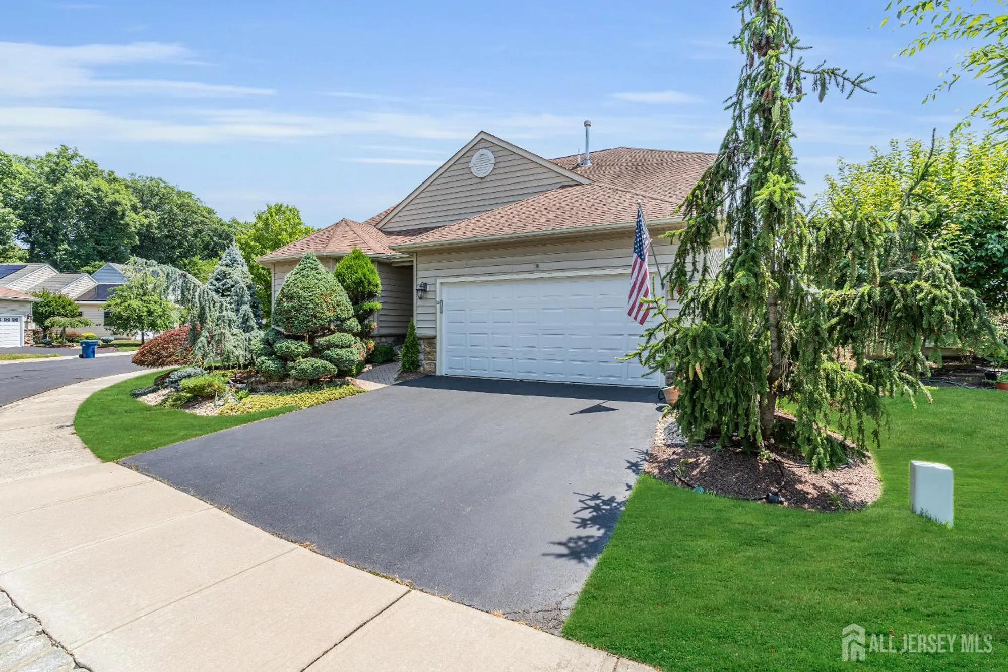 Property Slideshow image 2 of 39 | 30 merlot ct, Monroe, NJ, 08831