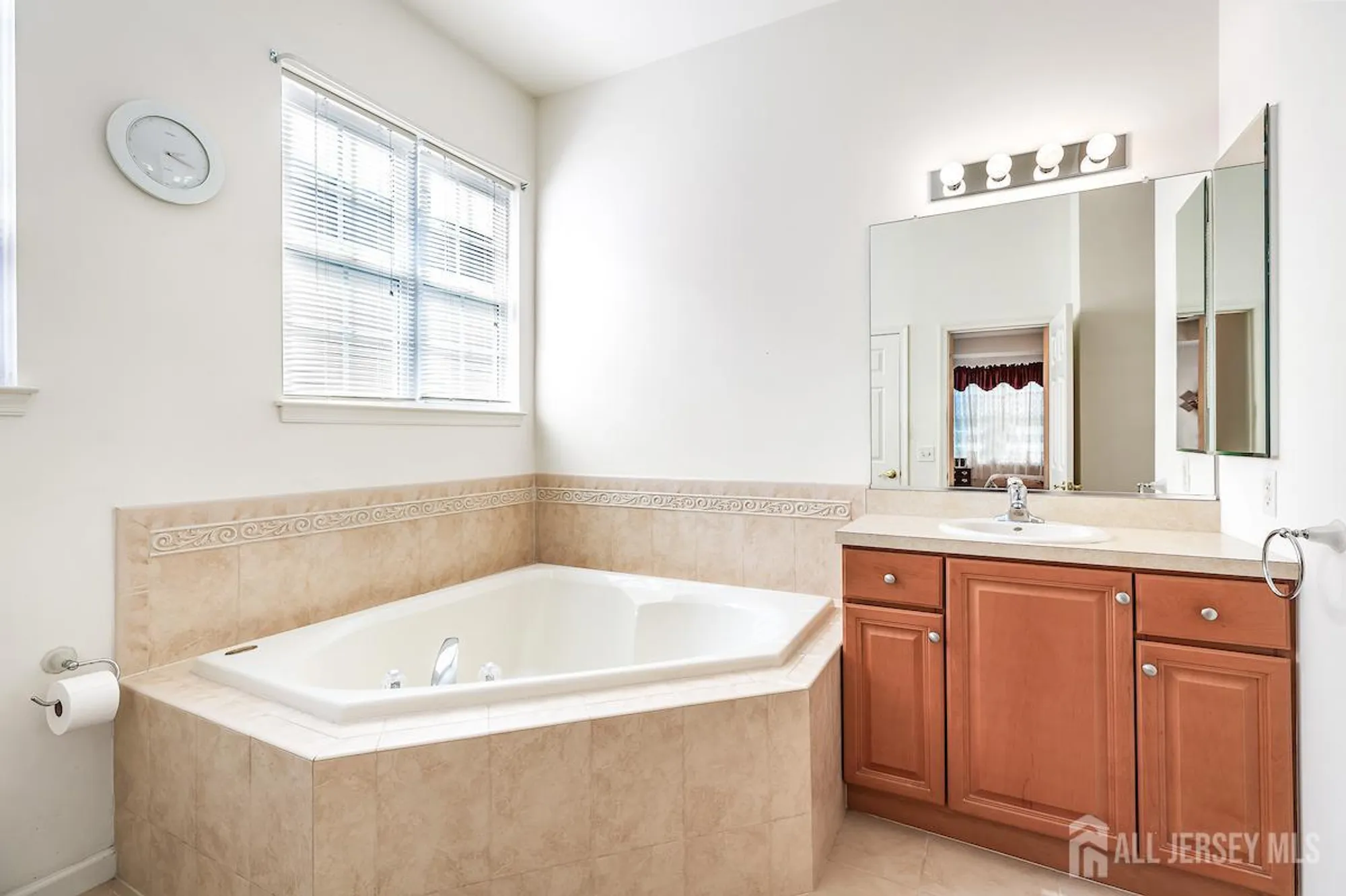 Property Slideshow image 19 of 29 | 4 prusakowski blvd, Parlin, NJ, 08859
