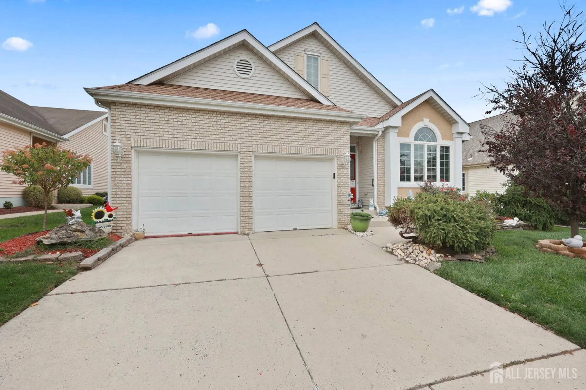 Property Slideshow image 4 of 40 | 18 halifax dr, Monroe, NJ, 08831