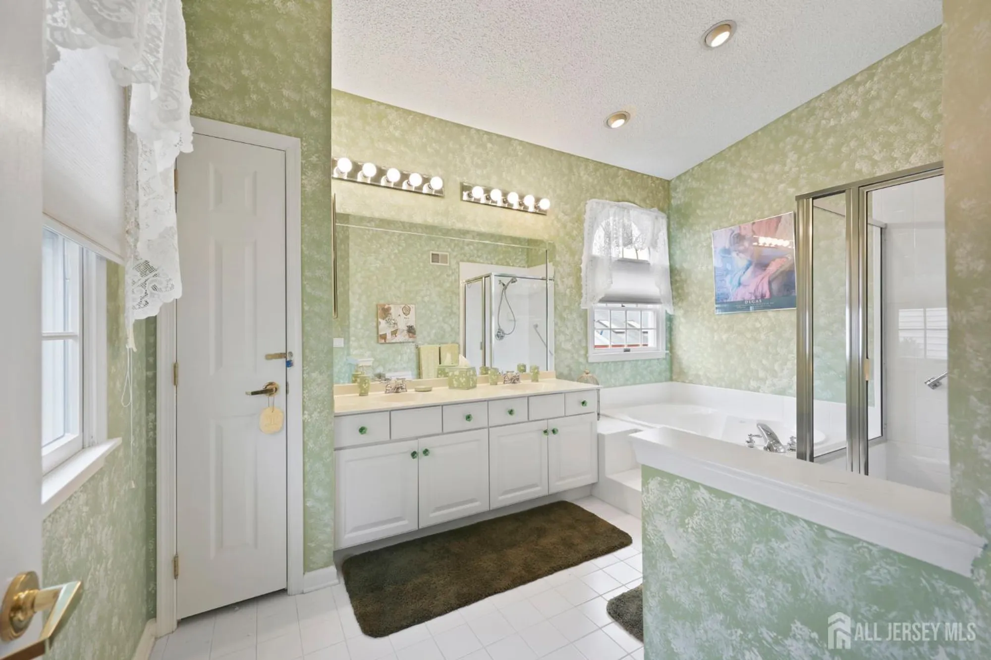 Property Slideshow image 29 of 40 | 18 halifax dr, Monroe, NJ, 08831