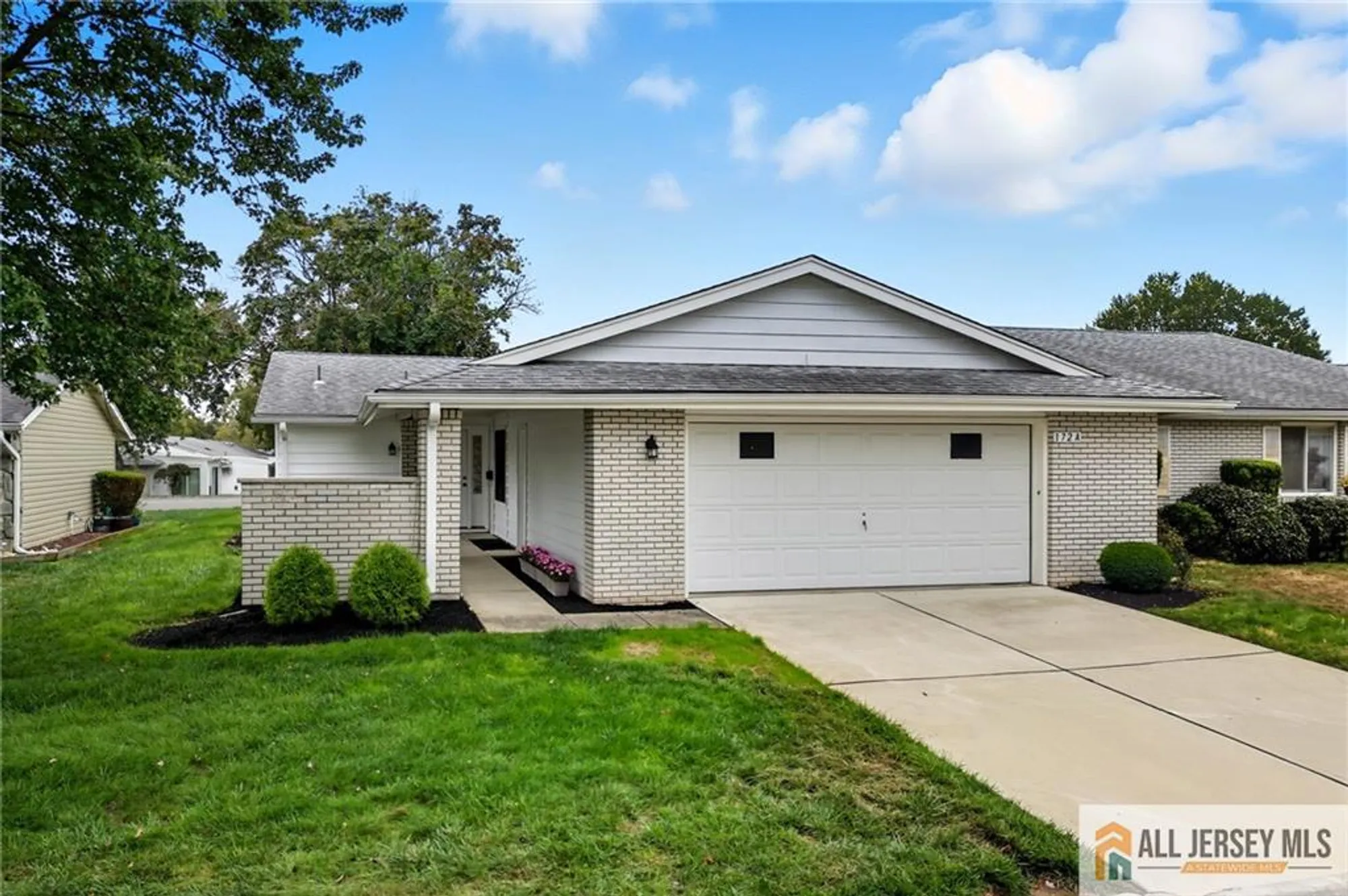 Property Slideshow image 2 of 30 | 172 warren rd 172a, Monroe, NJ, 08831