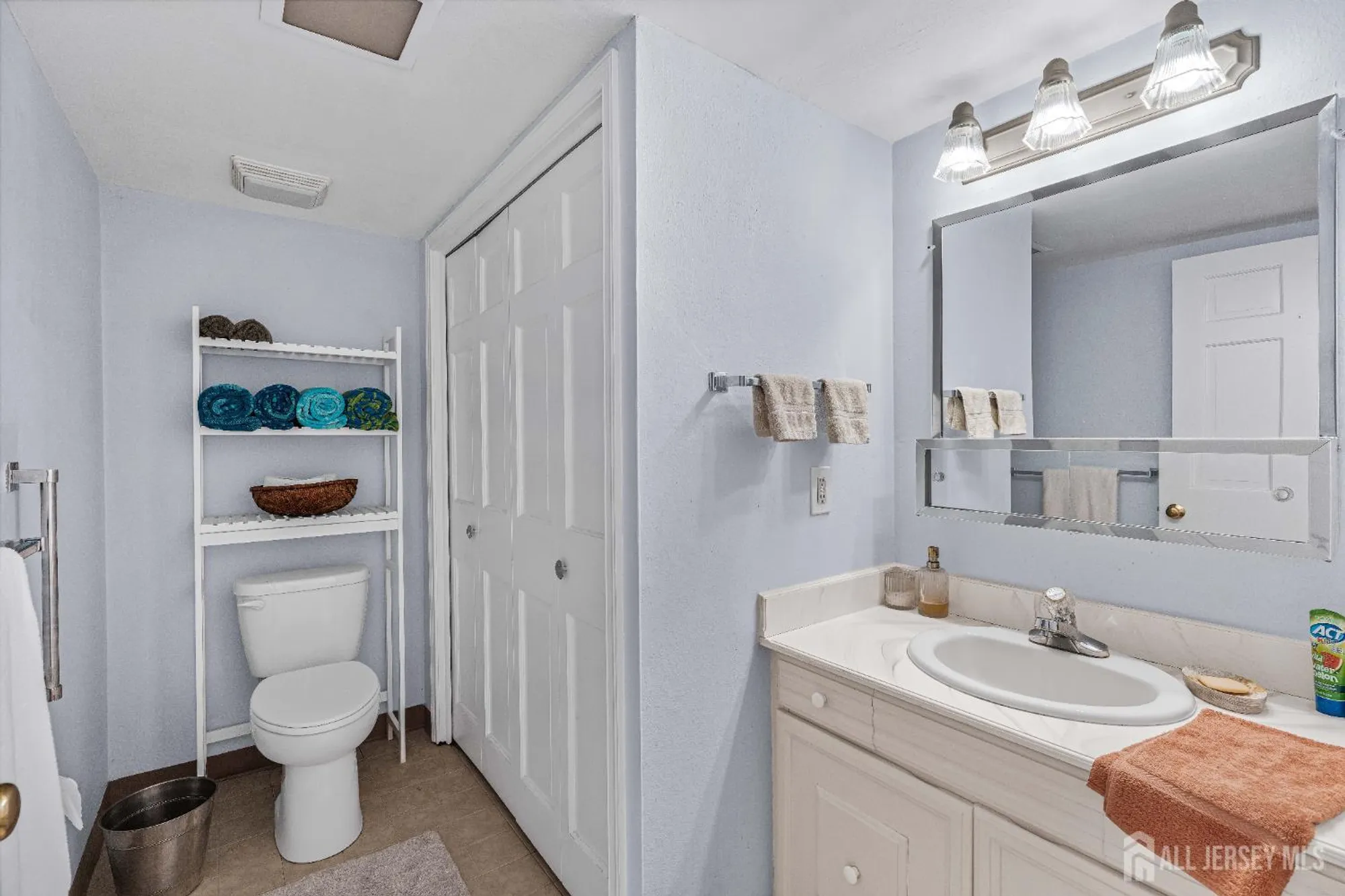 Property Slideshow image 11 of 22 | 18 rossmoor dr c, Monroe, NJ, 08831