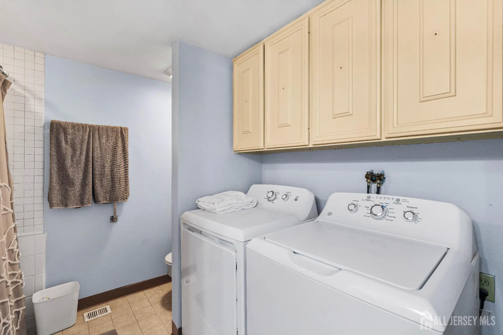 Property Slideshow image 21 of 22 | 18 rossmoor dr c, Monroe, NJ, 08831