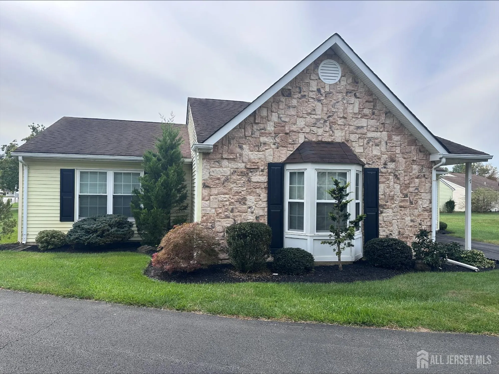 Property Slideshow image 1 of 38 | 17 ivy ridge close, Freehold, NJ, 07728