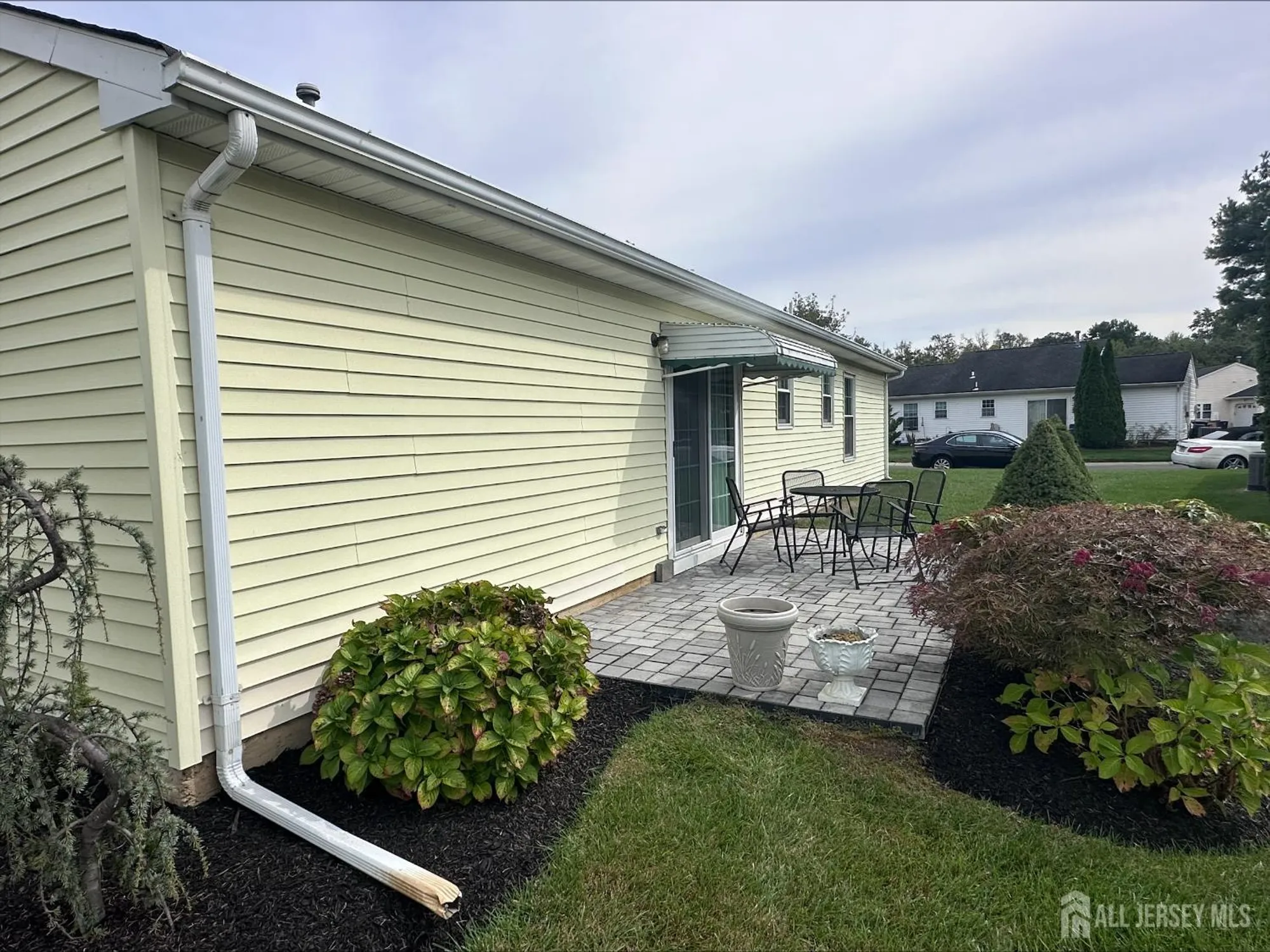 Property Slideshow image 31 of 38 | 17 ivy ridge close, Freehold, NJ, 07728