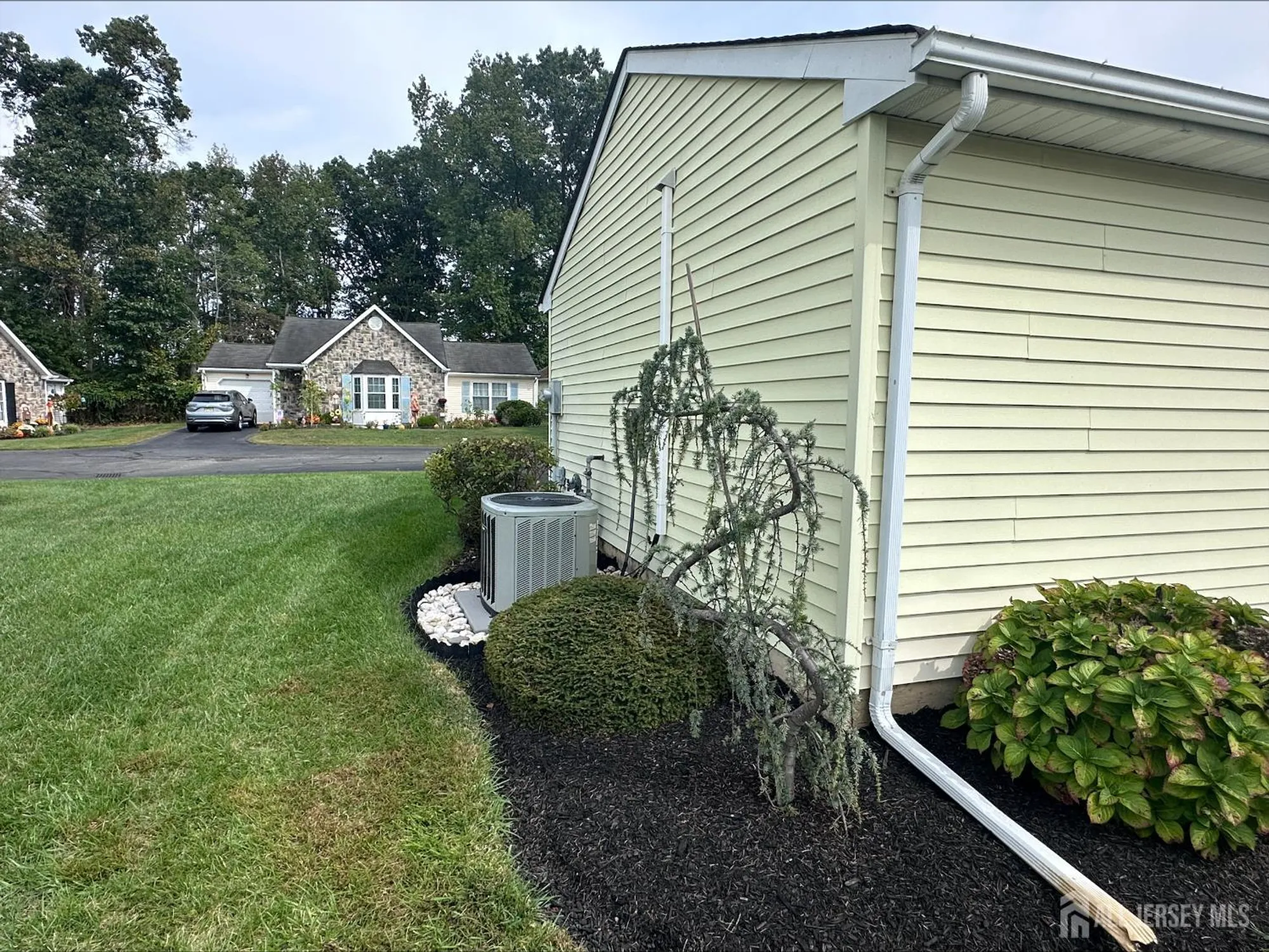 Property Slideshow image 29 of 38 | 17 ivy ridge close, Freehold, NJ, 07728