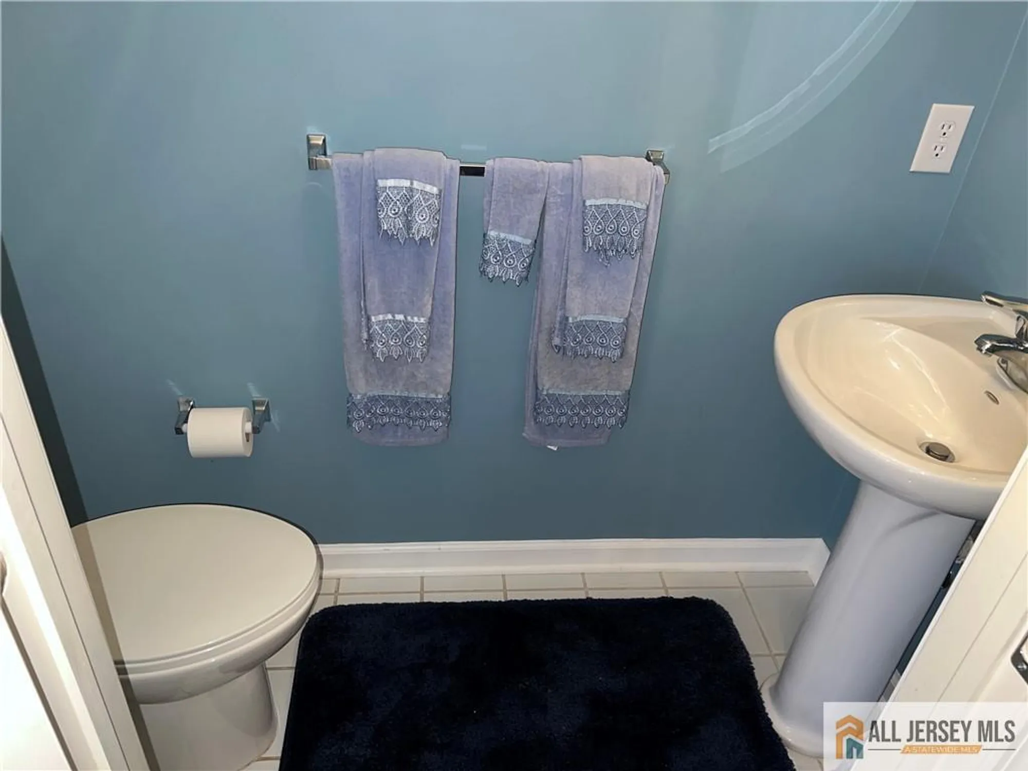 Property Slideshow image 9 of 18 | 99 saratoga ct, Somerset, NJ, 08873