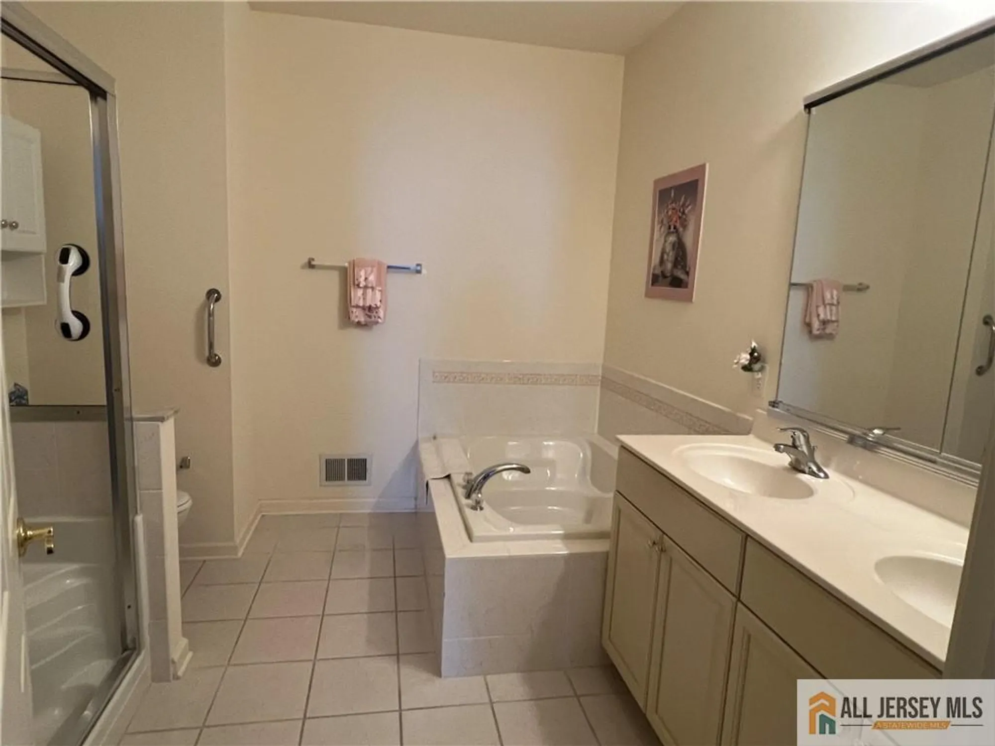 Property Slideshow image 10 of 18 | 99 saratoga ct, Somerset, NJ, 08873