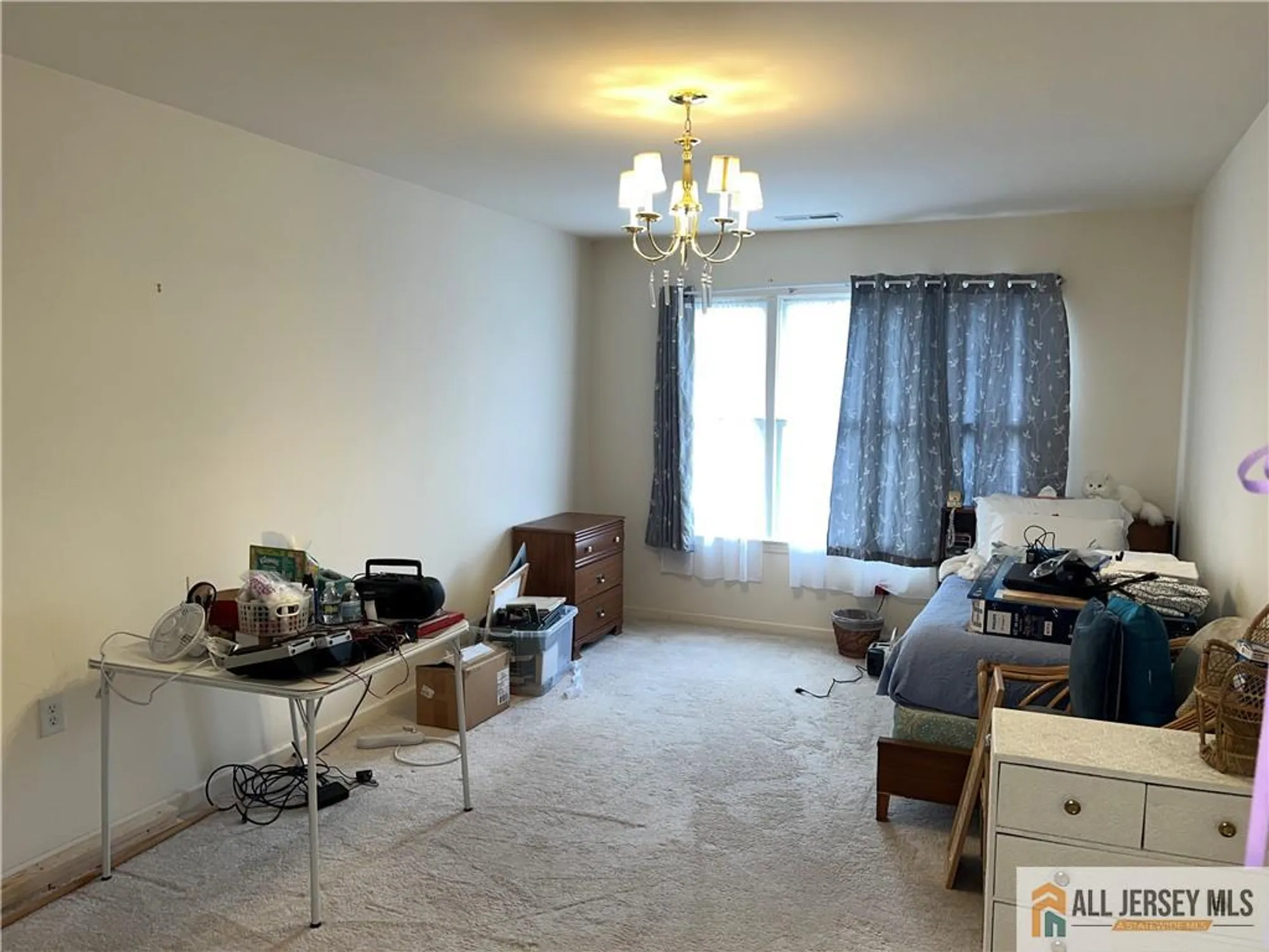 Property Slideshow image 15 of 18 | 99 saratoga ct, Somerset, NJ, 08873