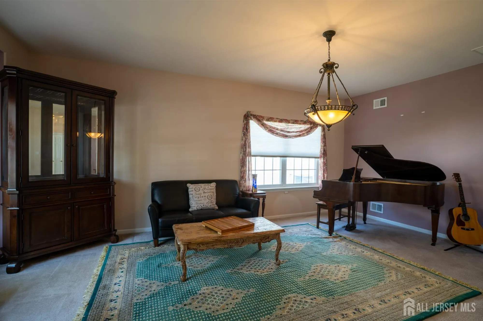 Property Slideshow image 4 of 44 | 186 valencia dr, Monroe, NJ, 08831