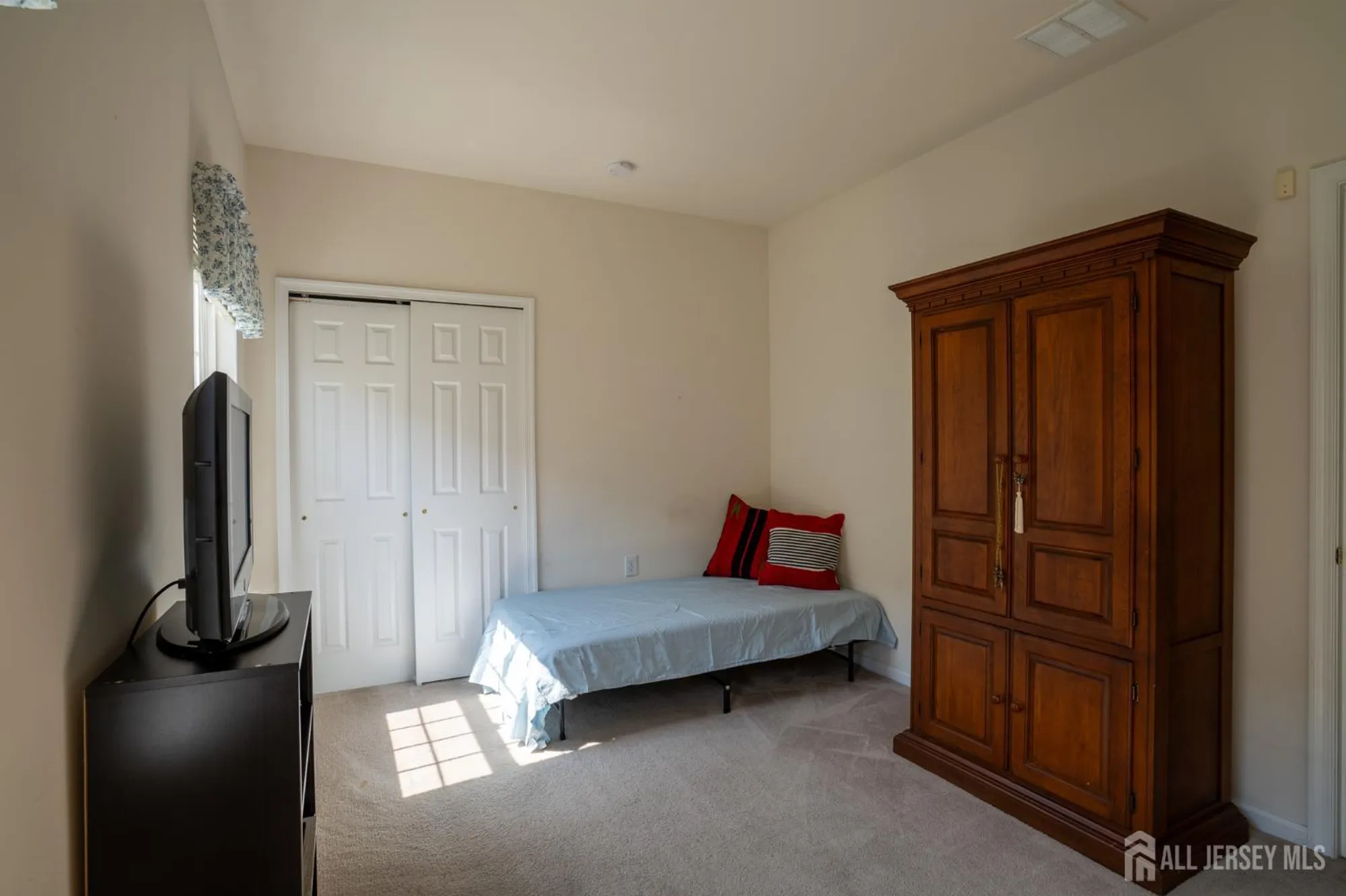 Property Slideshow image 18 of 44 | 186 valencia dr, Monroe, NJ, 08831