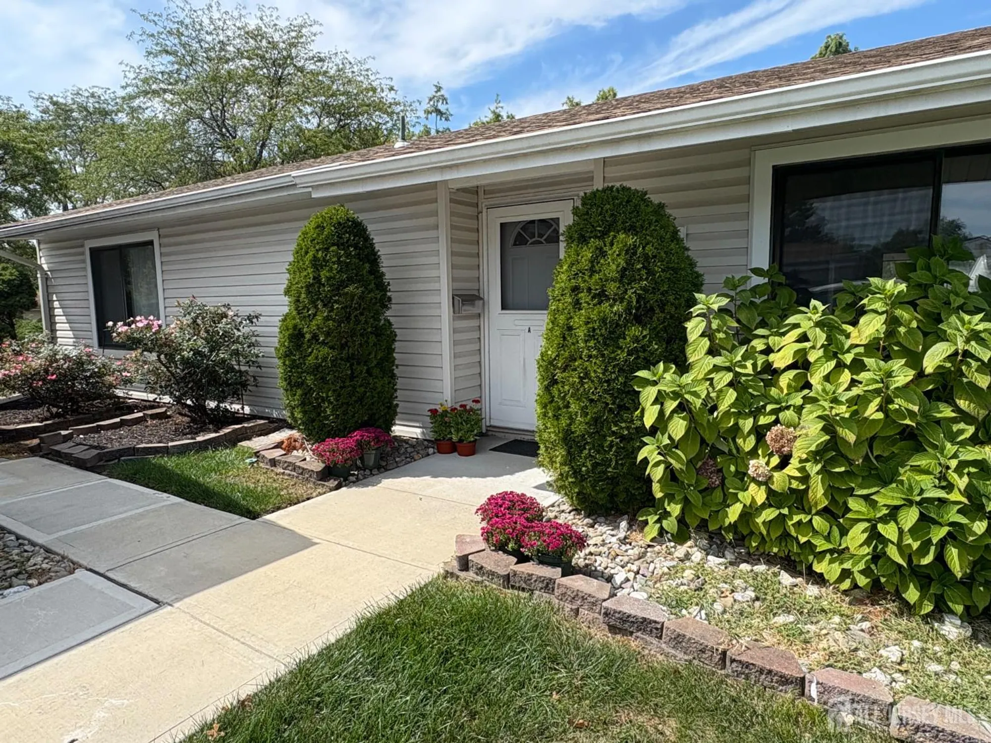 Property Slideshow image 1 of 23 | 6a aspen plz, Monroe, NJ, 08831