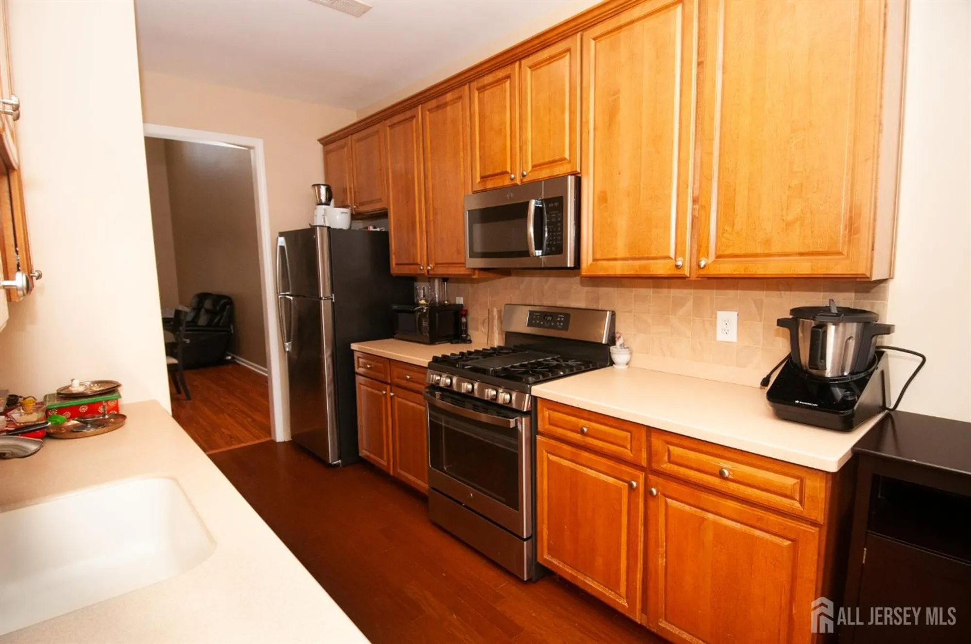 Property Slideshow image 8 of 29 | 12 farrington plz, Somerset, NJ, 08873