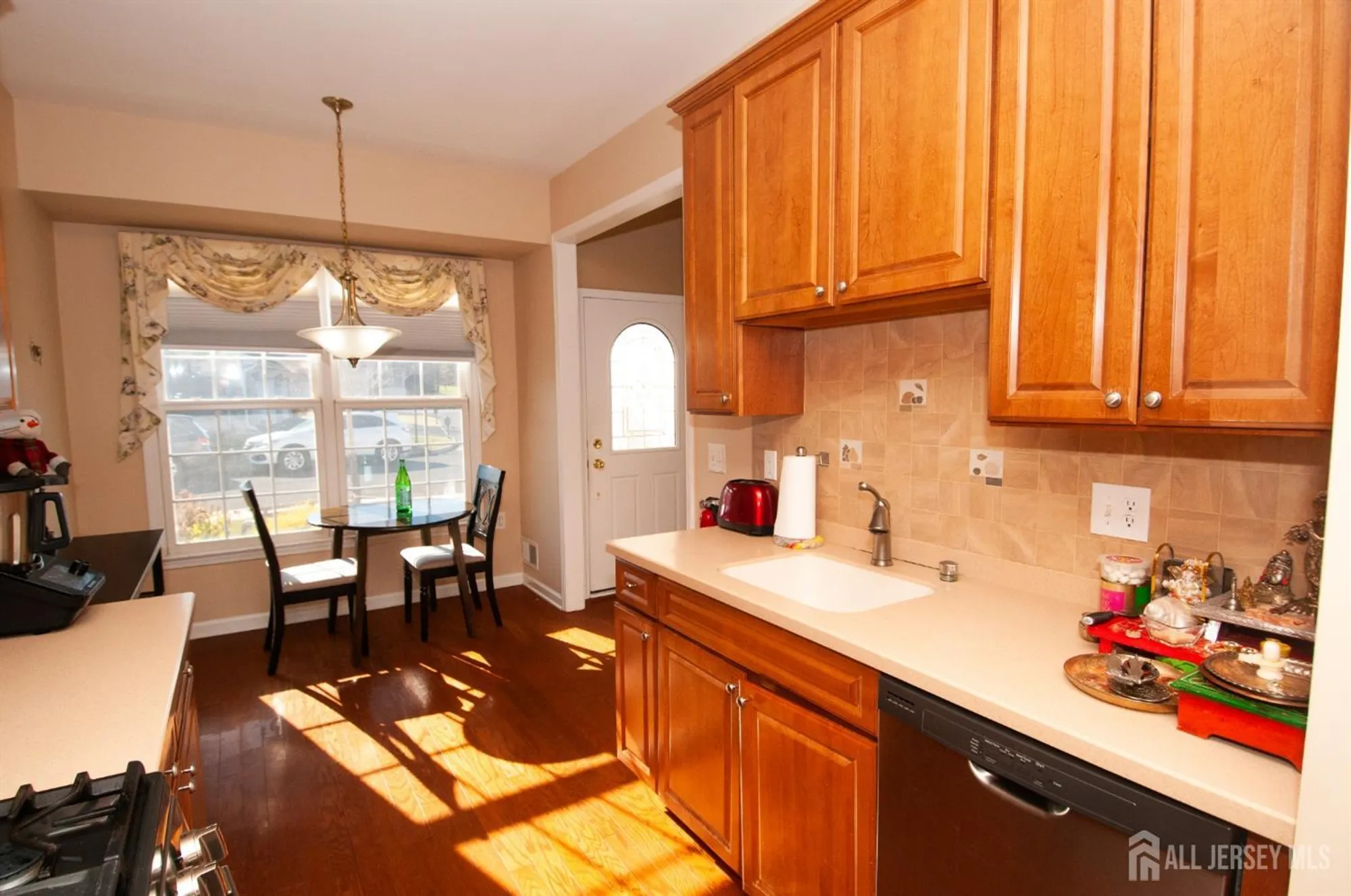 Property Slideshow image 10 of 29 | 12 farrington plz, Somerset, NJ, 08873