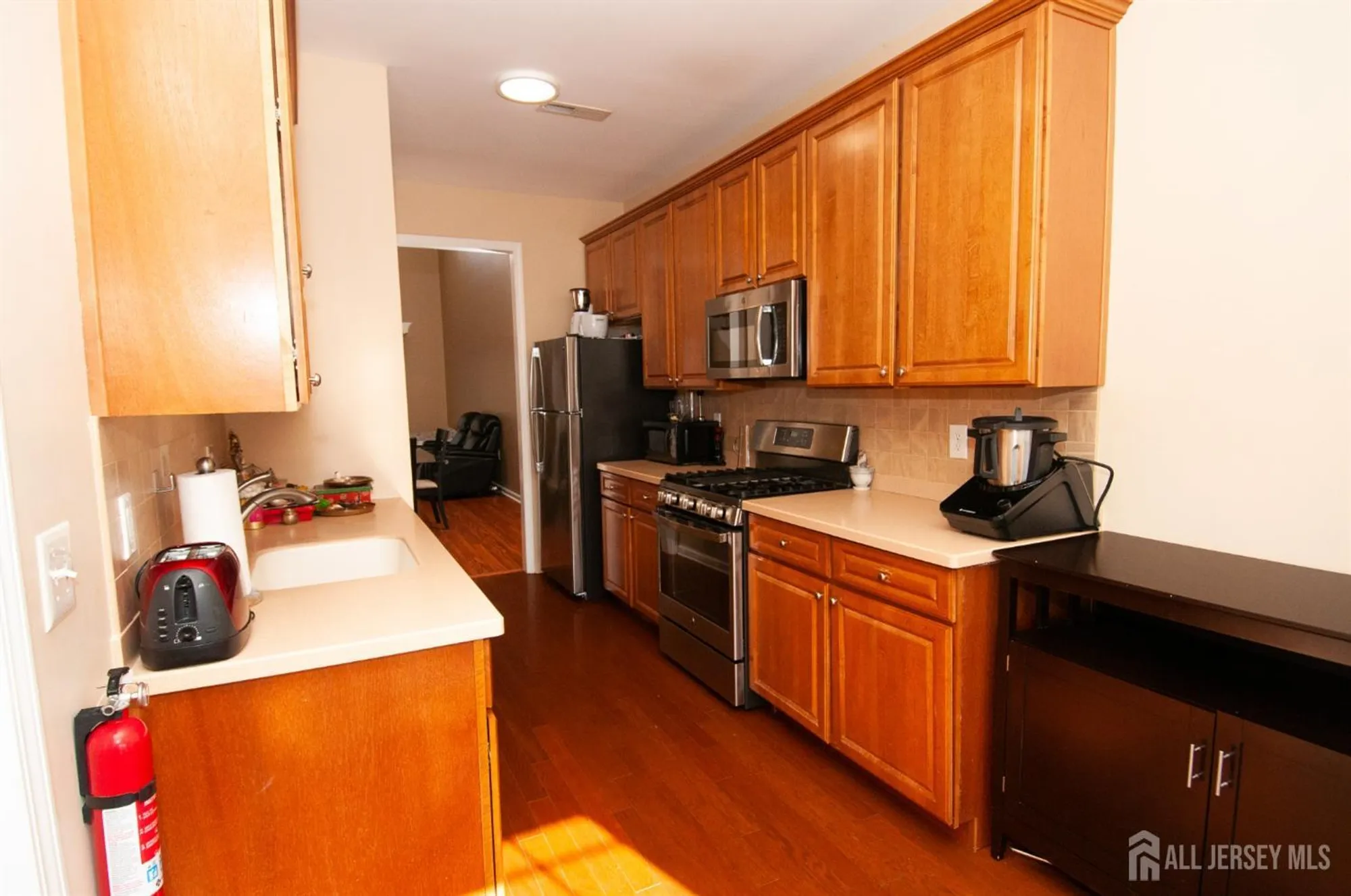 Property Slideshow image 7 of 29 | 12 farrington plz, Somerset, NJ, 08873
