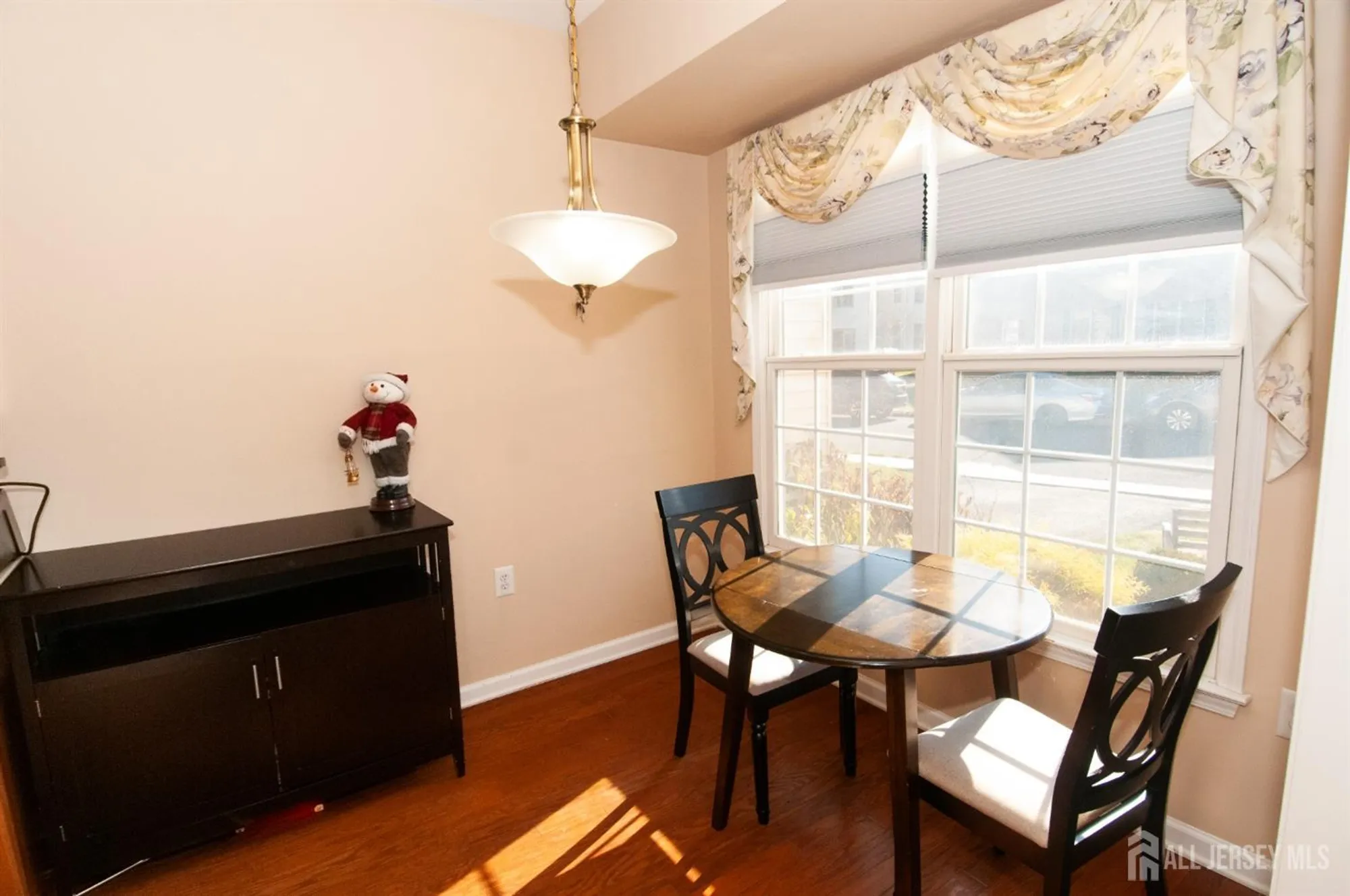 Property Slideshow image 6 of 29 | 12 farrington plz, Somerset, NJ, 08873