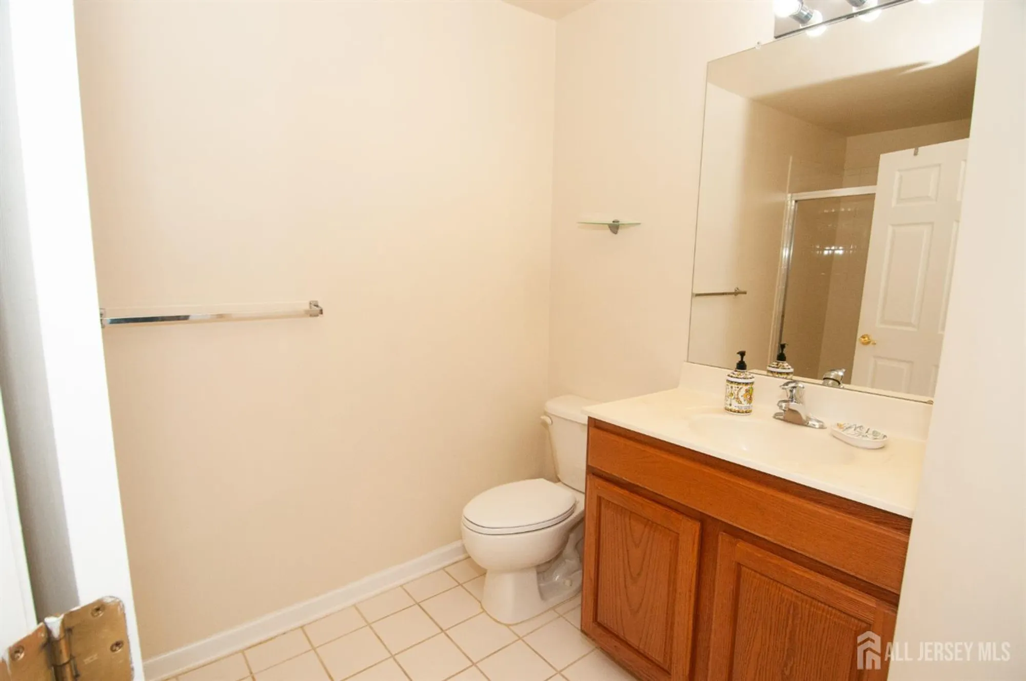 Property Slideshow image 16 of 29 | 12 farrington plz, Somerset, NJ, 08873