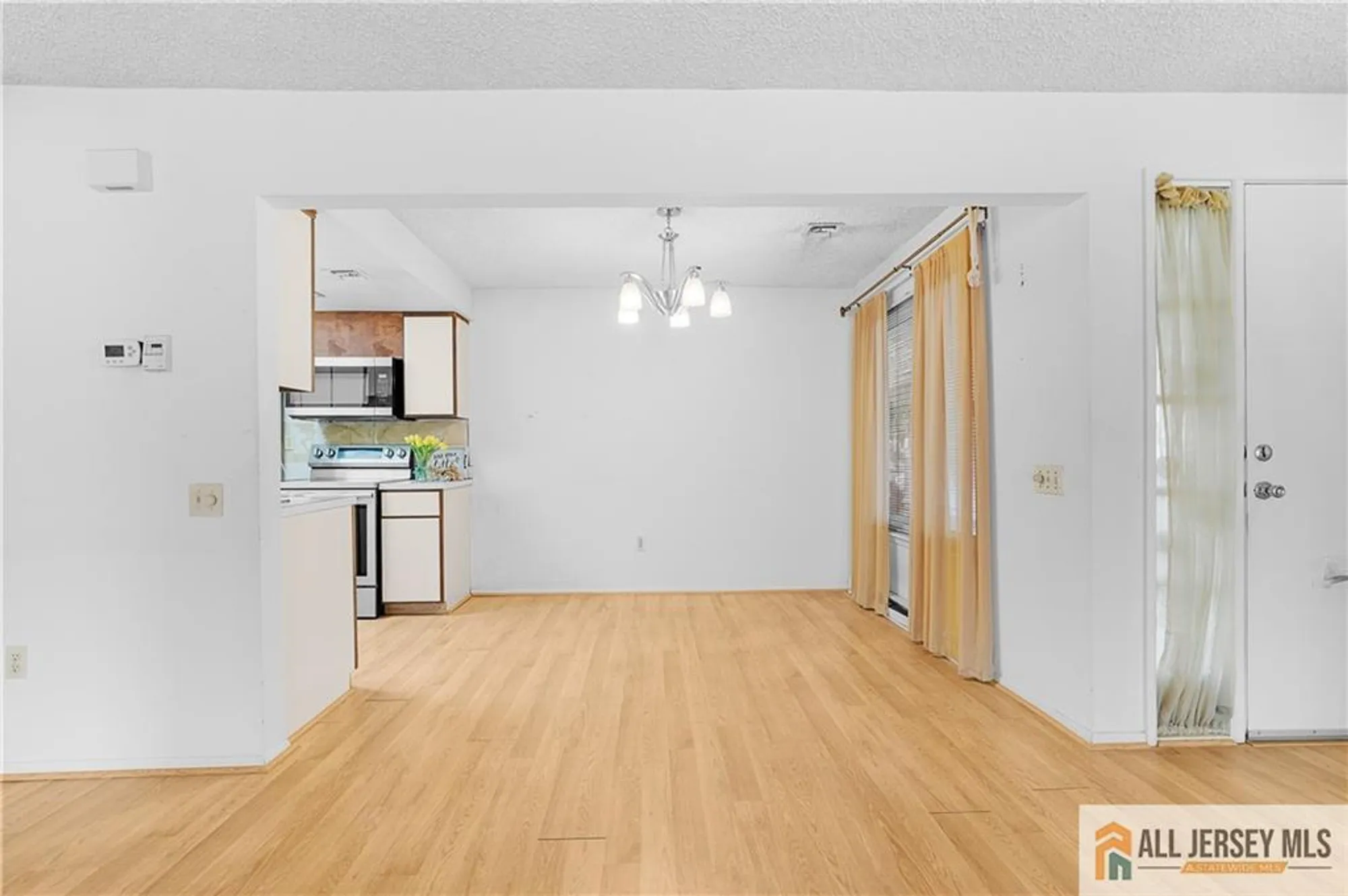 Property Slideshow image 10 of 33 | 40 haddon rd 40b, Monroe, NJ, 08831