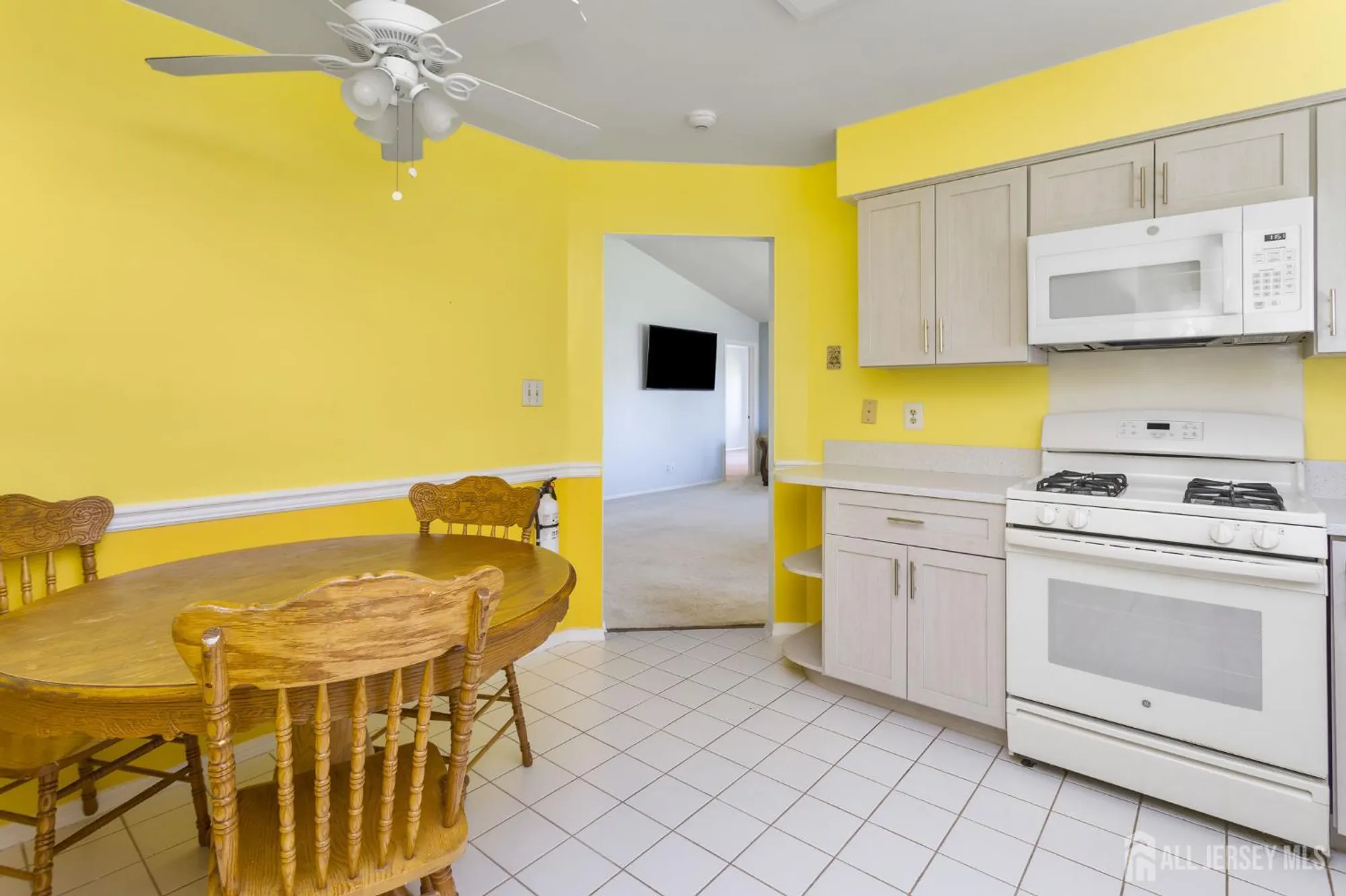 Property Slideshow image 15 of 31 | 35 edinburgh dr c, Monroe, NJ, 08831