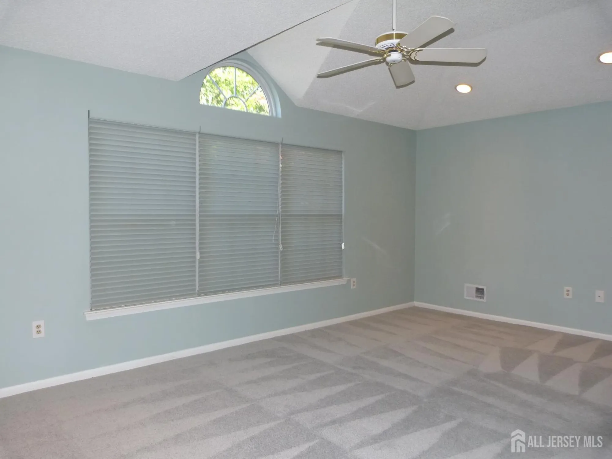 Property Slideshow image 11 of 17 | 249 nighthawk dr, Monroe, NJ, 08831