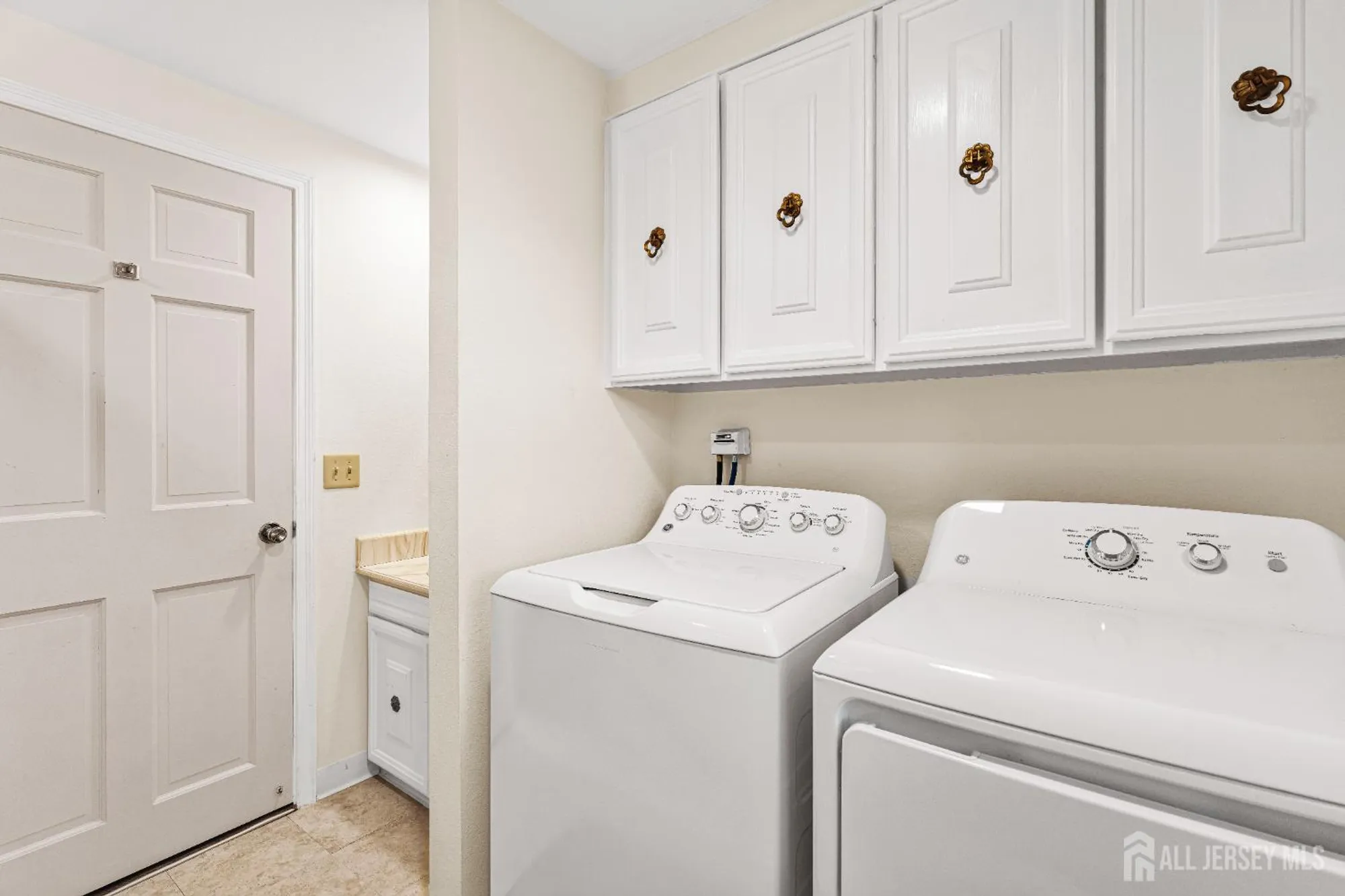 Property Slideshow image 22 of 24 | 40 concord ln b, Monroe, NJ, 08831