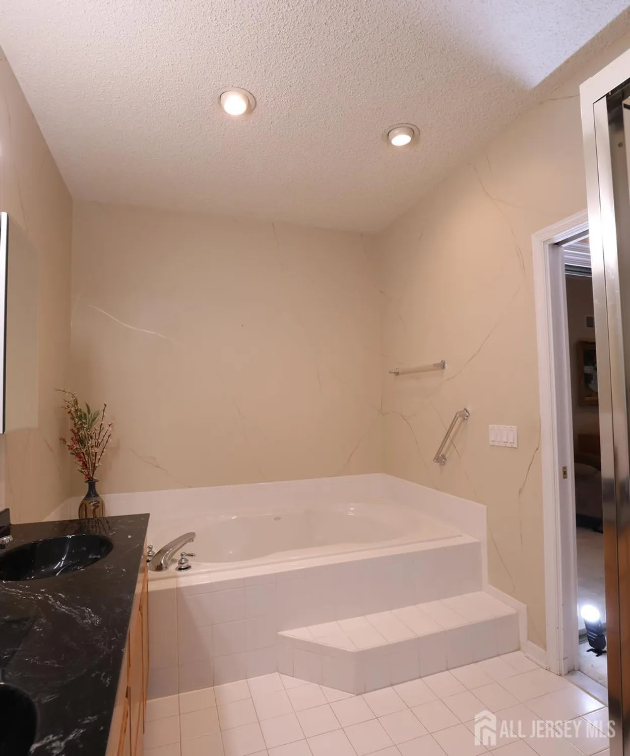 Property Slideshow image 9 of 35 | 18 kingston ct, Monroe, NJ, 08831