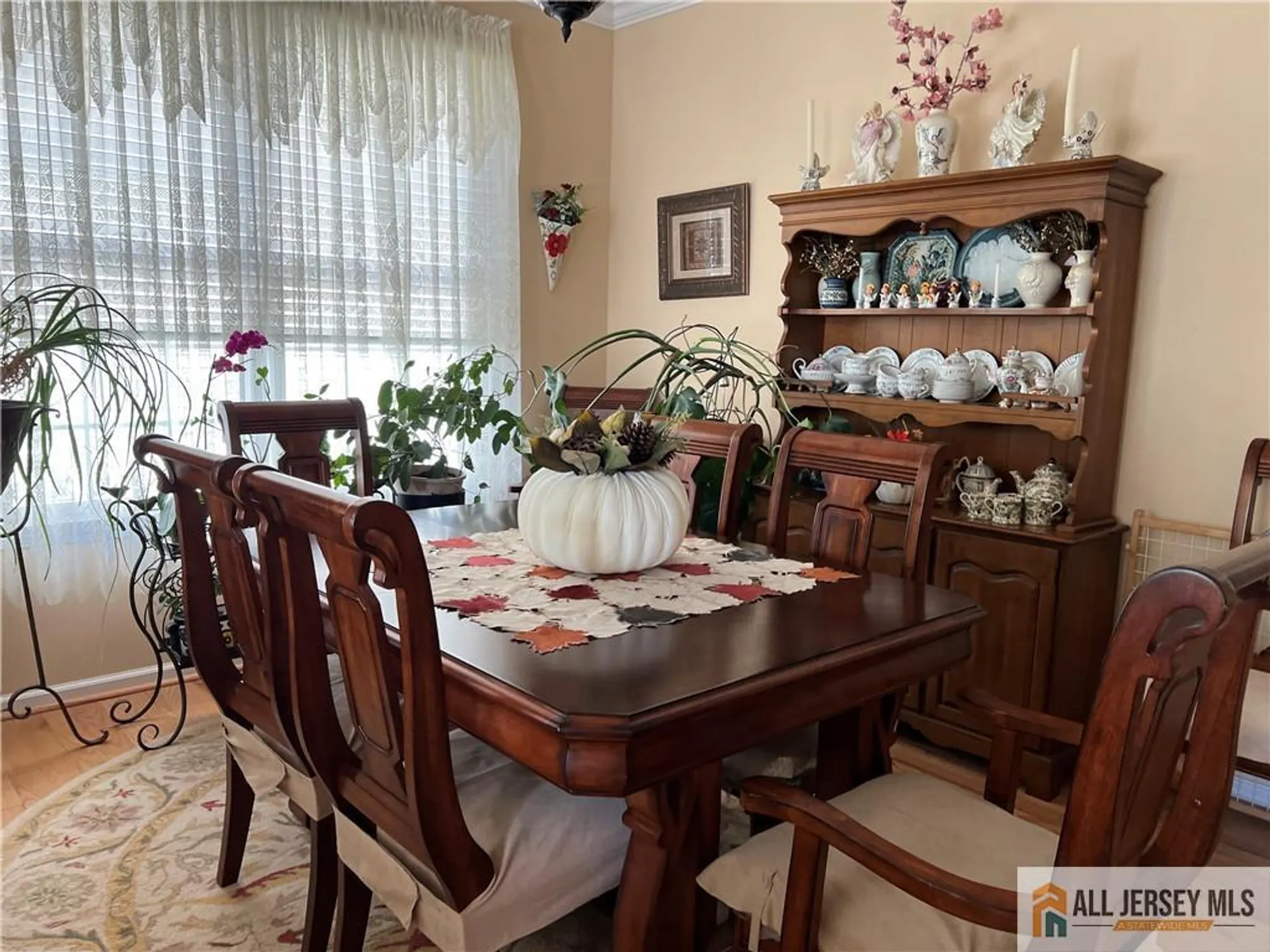 Property Slideshow image 4 of 22 | 1 pitcher pt, Somerset, NJ, 08873