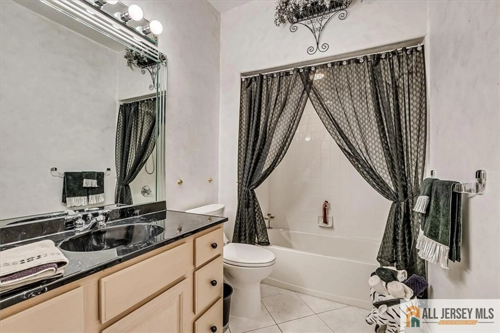 Property Slideshow image 25 of 49 | 136 birmingham ln, Monroe, NJ, 08831