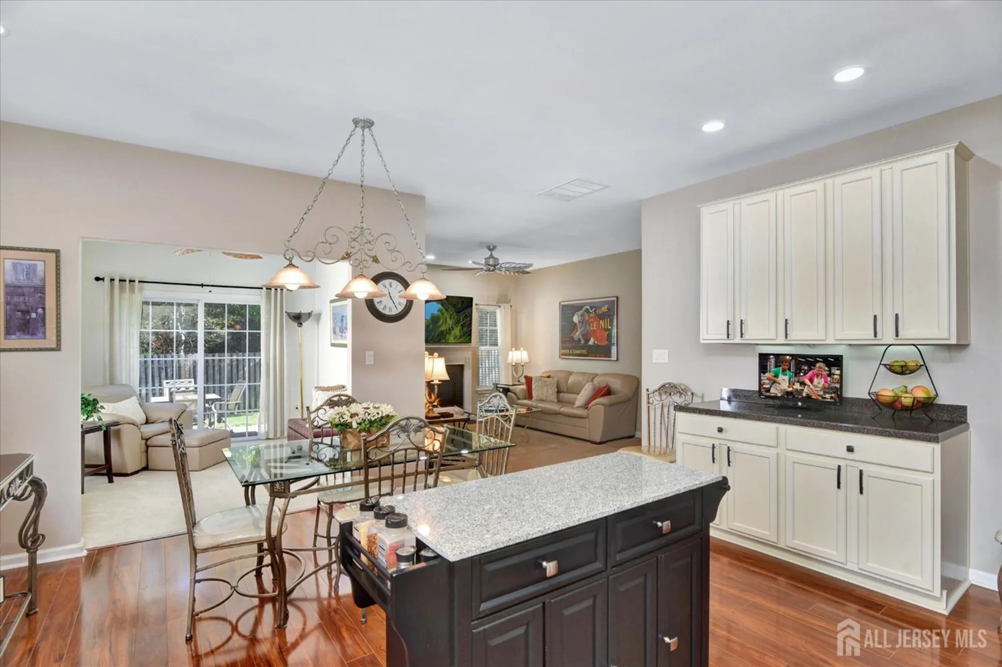 Property Slideshow image 9 of 24 | 24 holly house dr, Helmetta, NJ, 08828