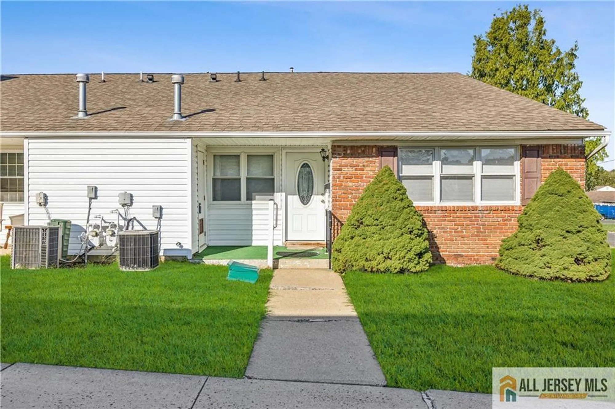 Property Slideshow image 1 of 25 | 11 maine ct # 739, Matawan, NJ, 07747