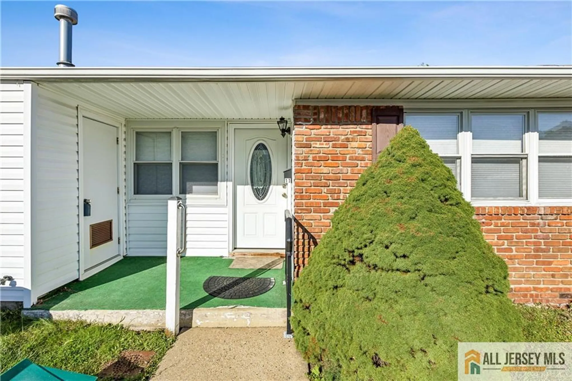 Property Slideshow image 4 of 25 | 11 maine ct # 739, Matawan, NJ, 07747