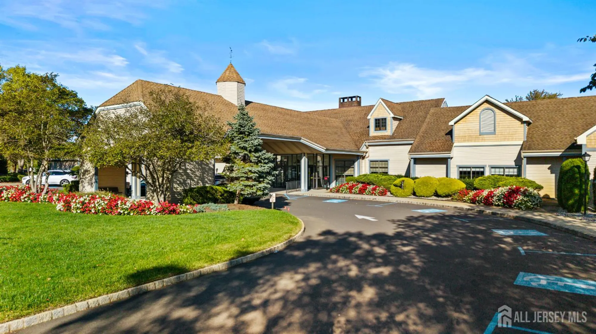 Property Slideshow image 24 of 29 | 10 martin van buren dr b, Monroe, NJ, 08831