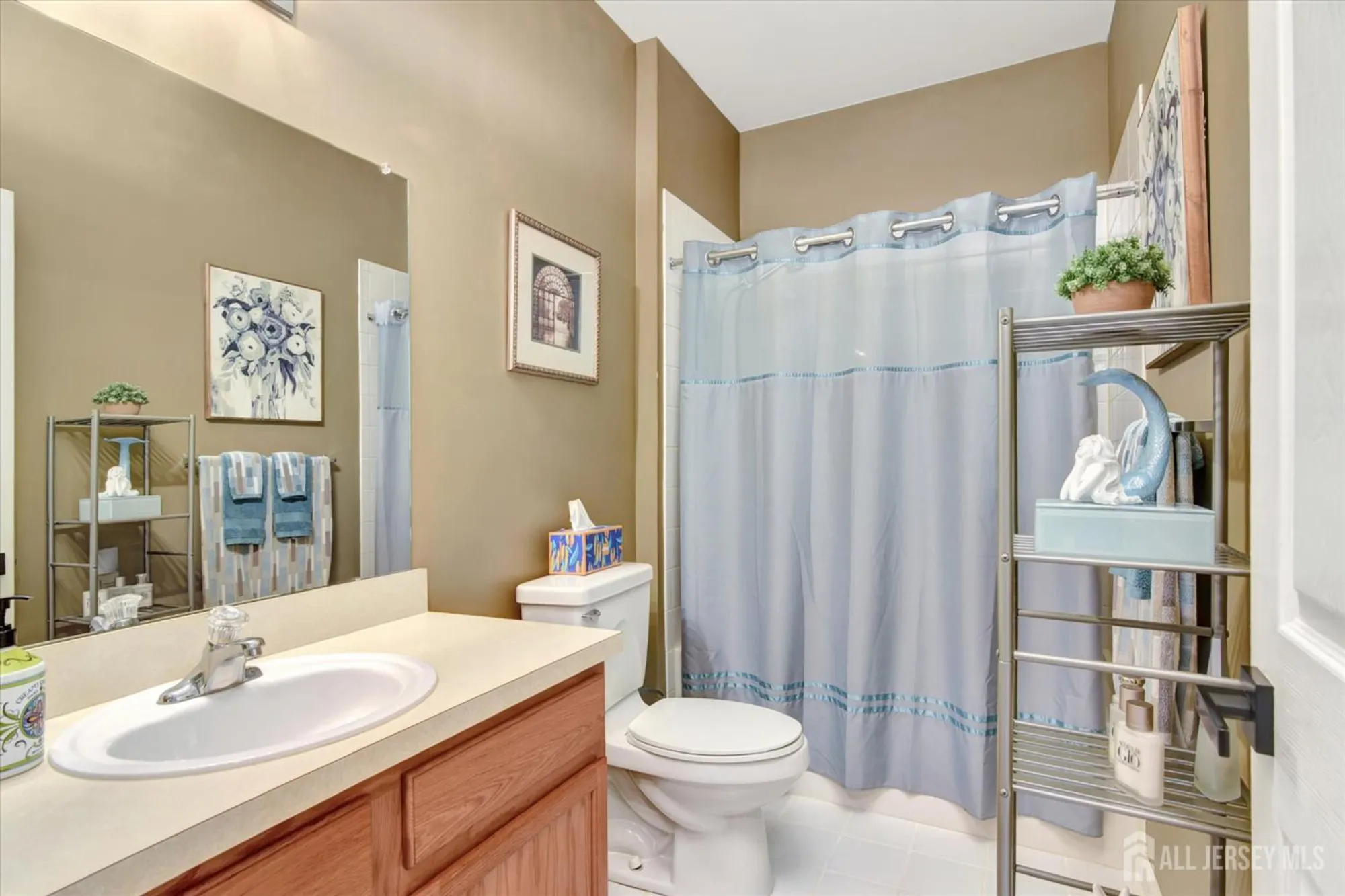 Property Slideshow image 19 of 24 | 24 holly house dr, Helmetta, NJ, 08828
