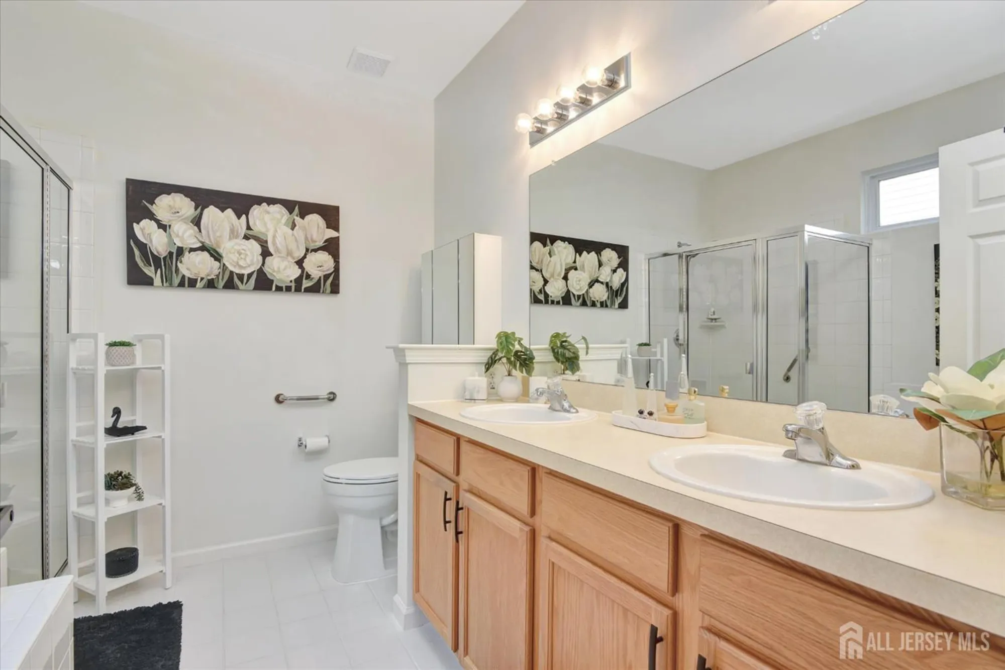 Property Slideshow image 17 of 24 | 24 holly house dr, Helmetta, NJ, 08828