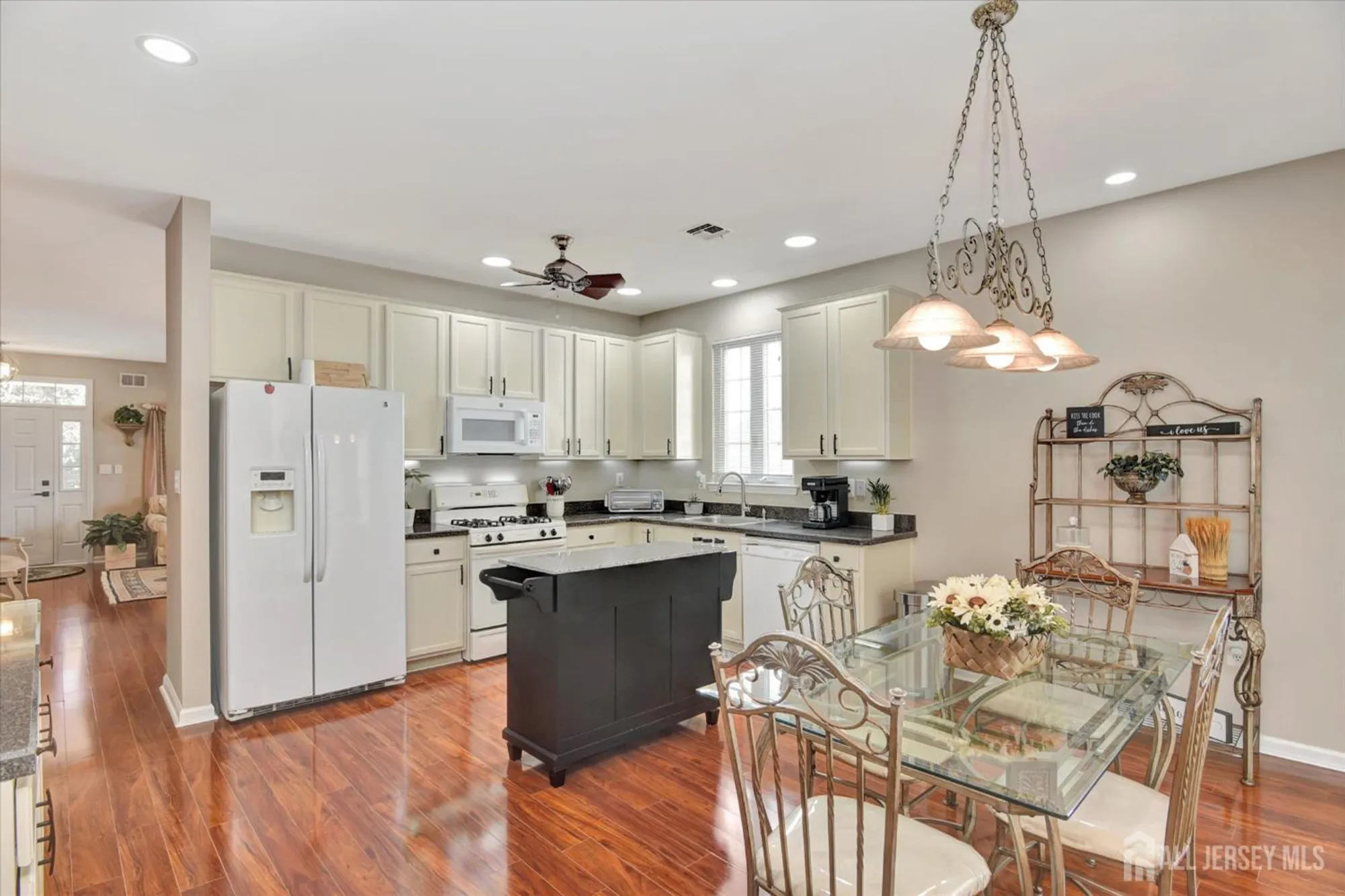 Property Slideshow image 11 of 24 | 24 holly house dr, Helmetta, NJ, 08828