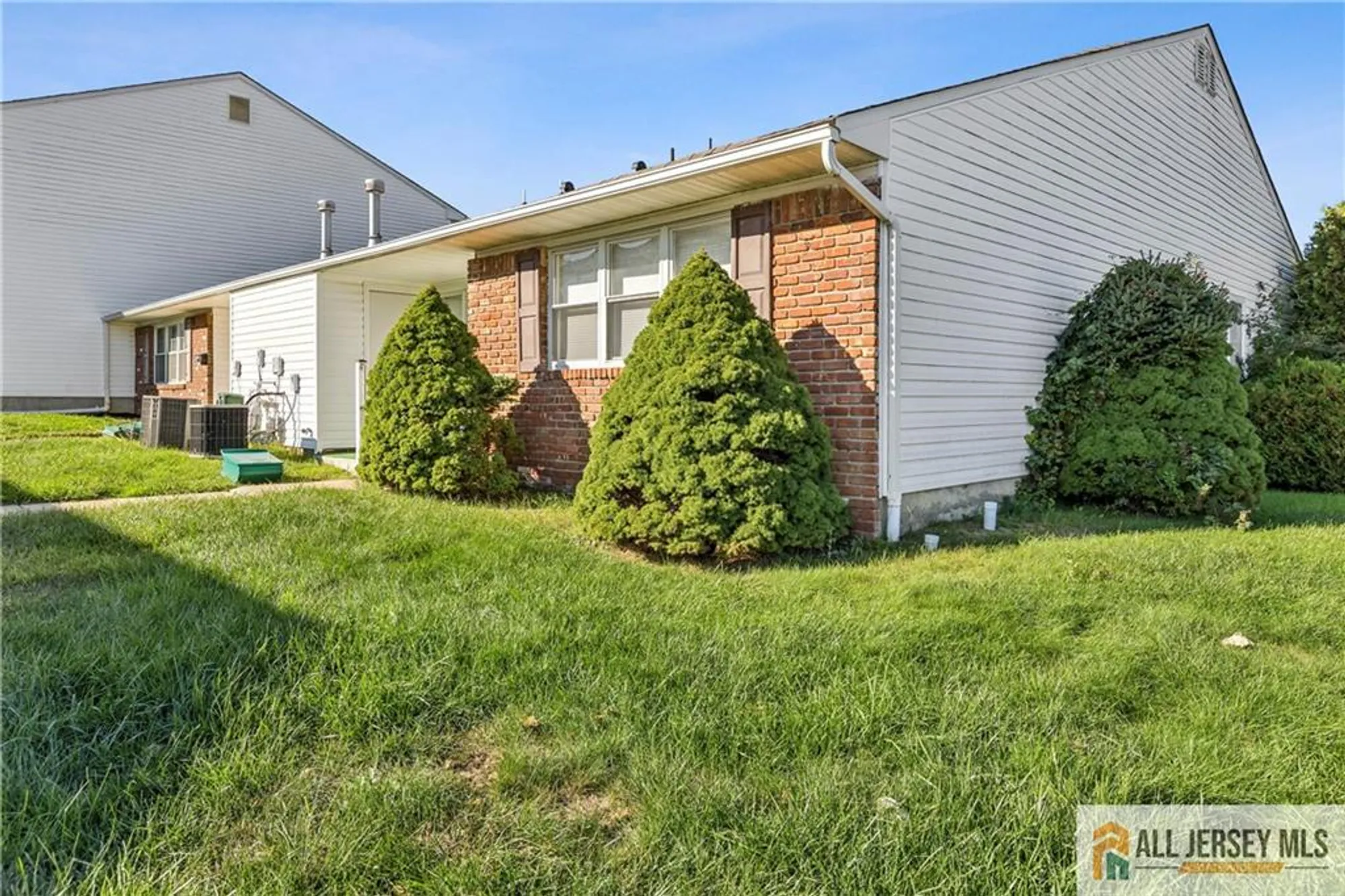 Property Slideshow image 2 of 25 | 11 maine ct # 739, Matawan, NJ, 07747