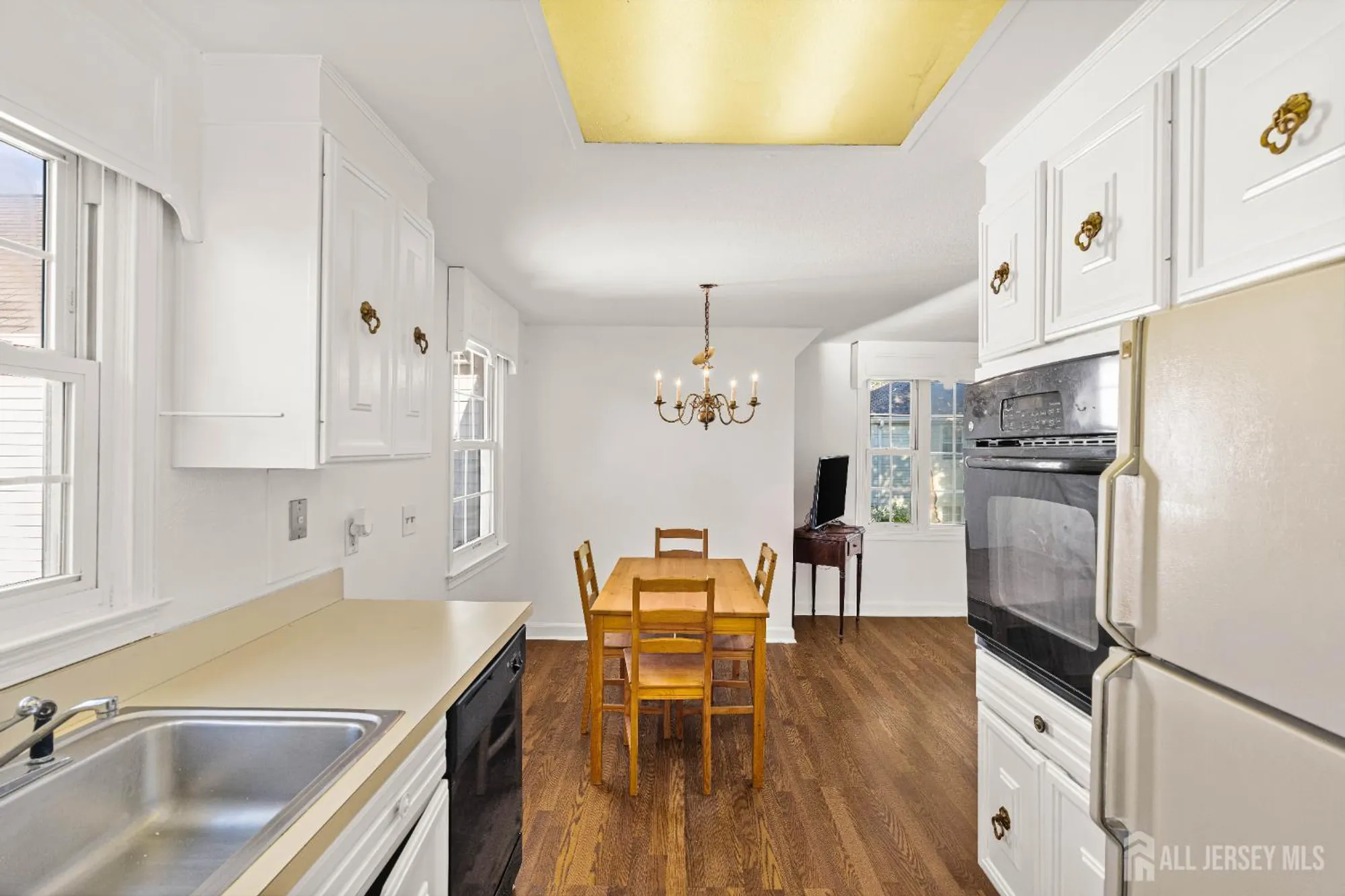 Property Slideshow image 8 of 21 | 98 glenwood ln n, Monroe, NJ, 08831