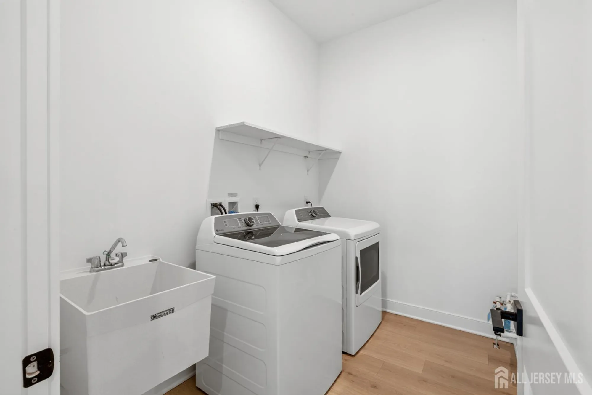 Property Slideshow image 22 of 35 | 37 brewer way, Plainsboro, NJ, 08536