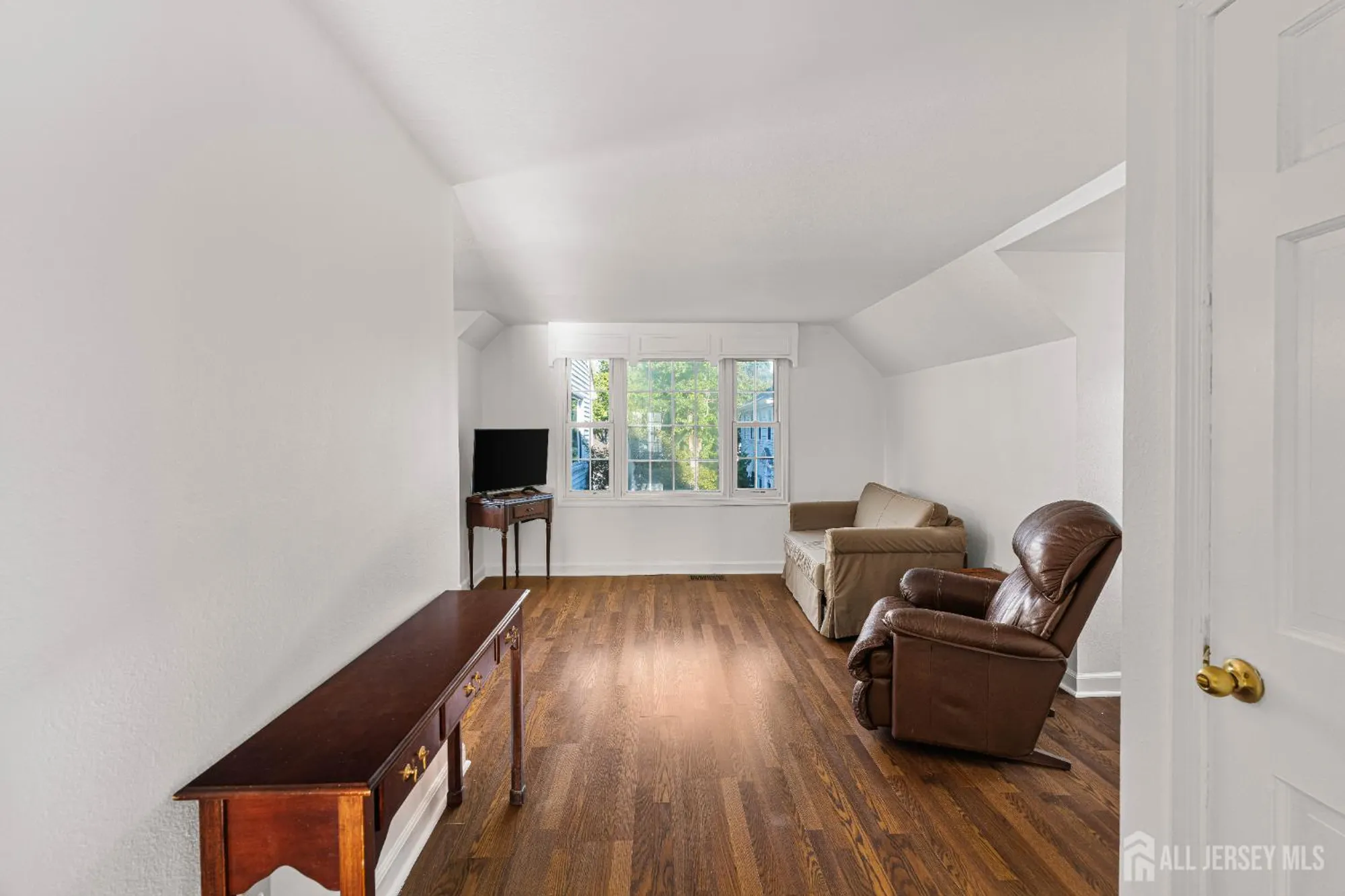 Property Slideshow image 20 of 21 | 98 glenwood ln n, Monroe, NJ, 08831